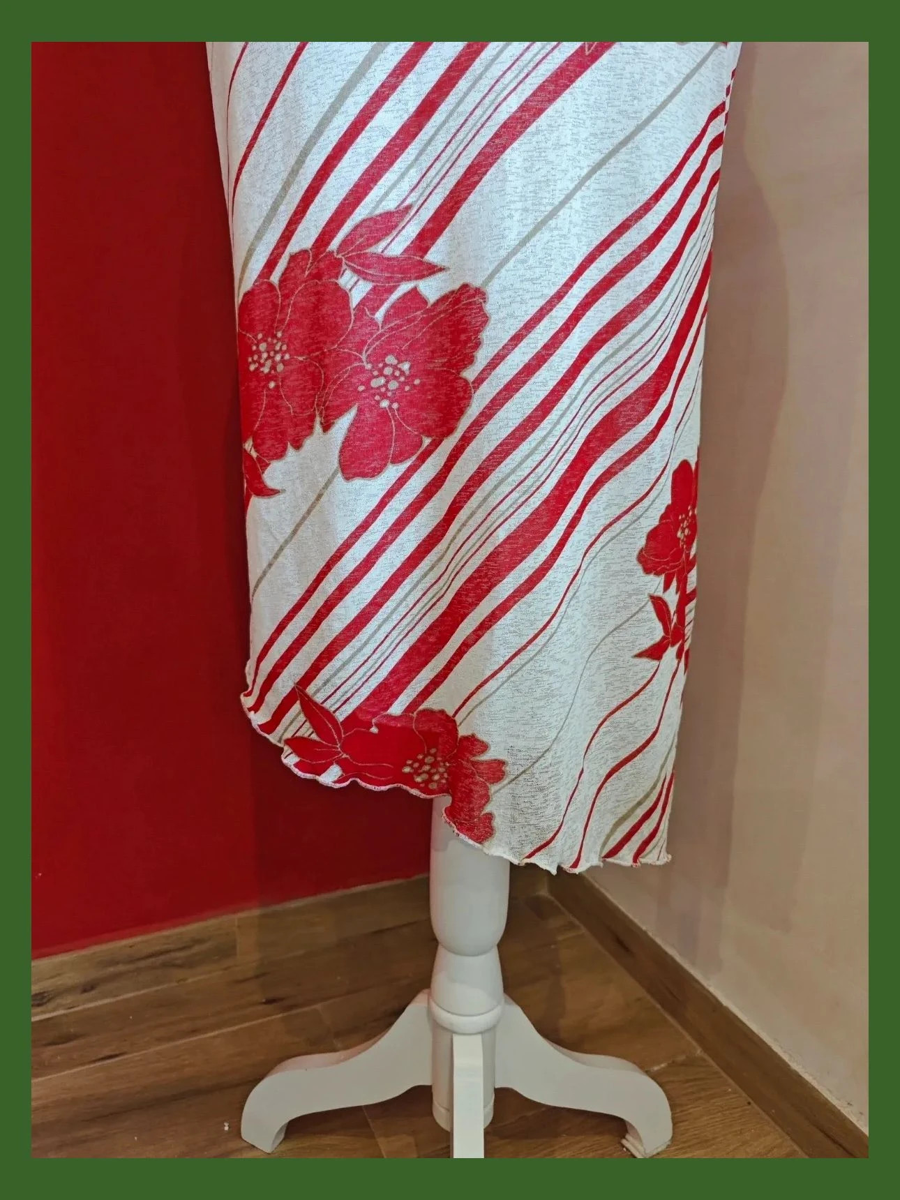 🌺Falda ajustada con bajo asimétrico, más larga de un lado, talla M – P.S. – taille M / 38 / 10 5
