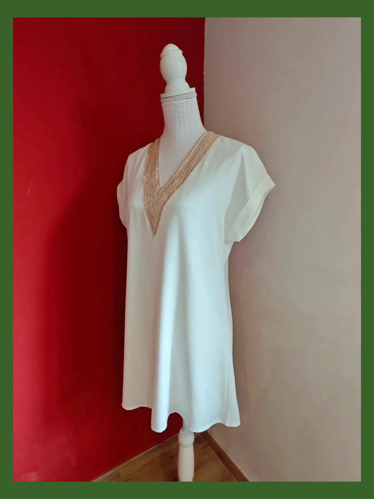 🌺 Bonito vestido blanco roto con crochet dorado en escote – taille XL / 42 / 14 2