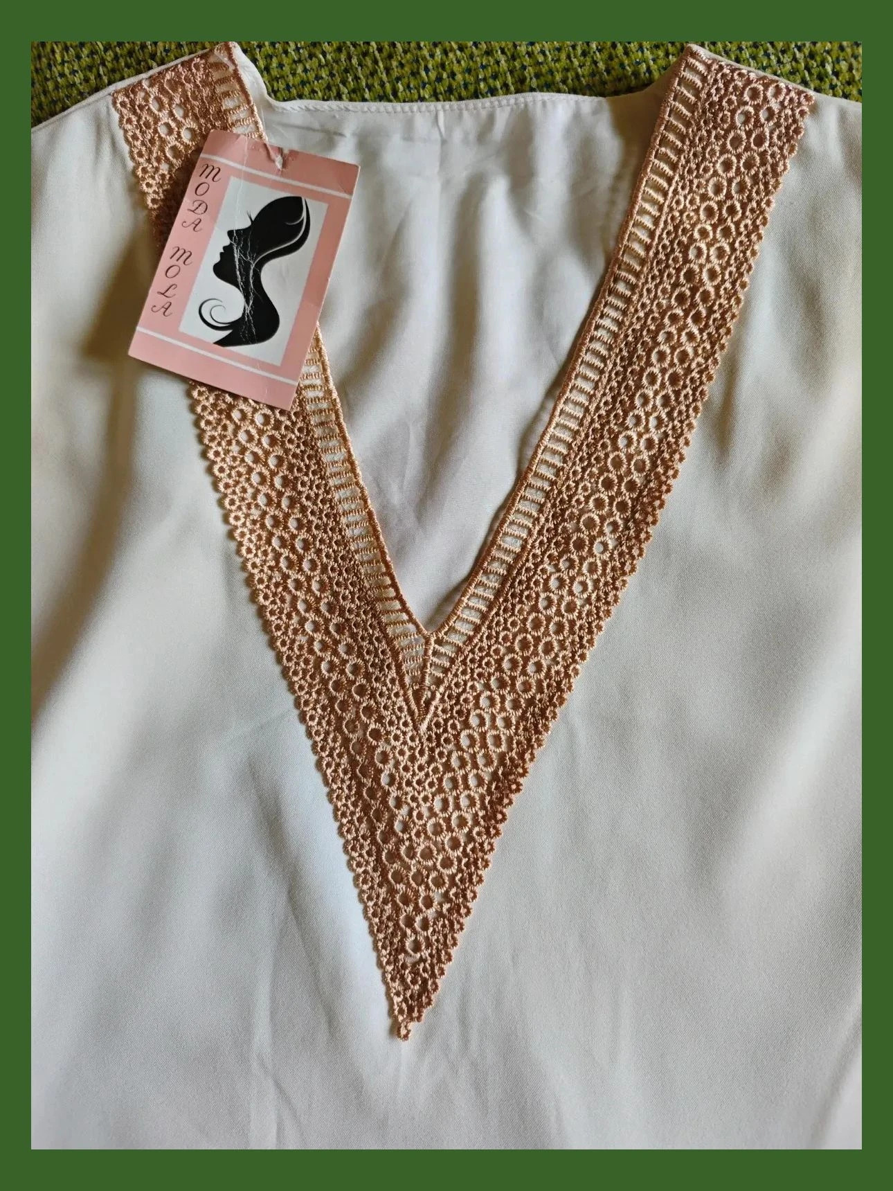 🌺 Bonito vestido blanco roto con crochet dorado en escote – taille XL / 42 / 14 5