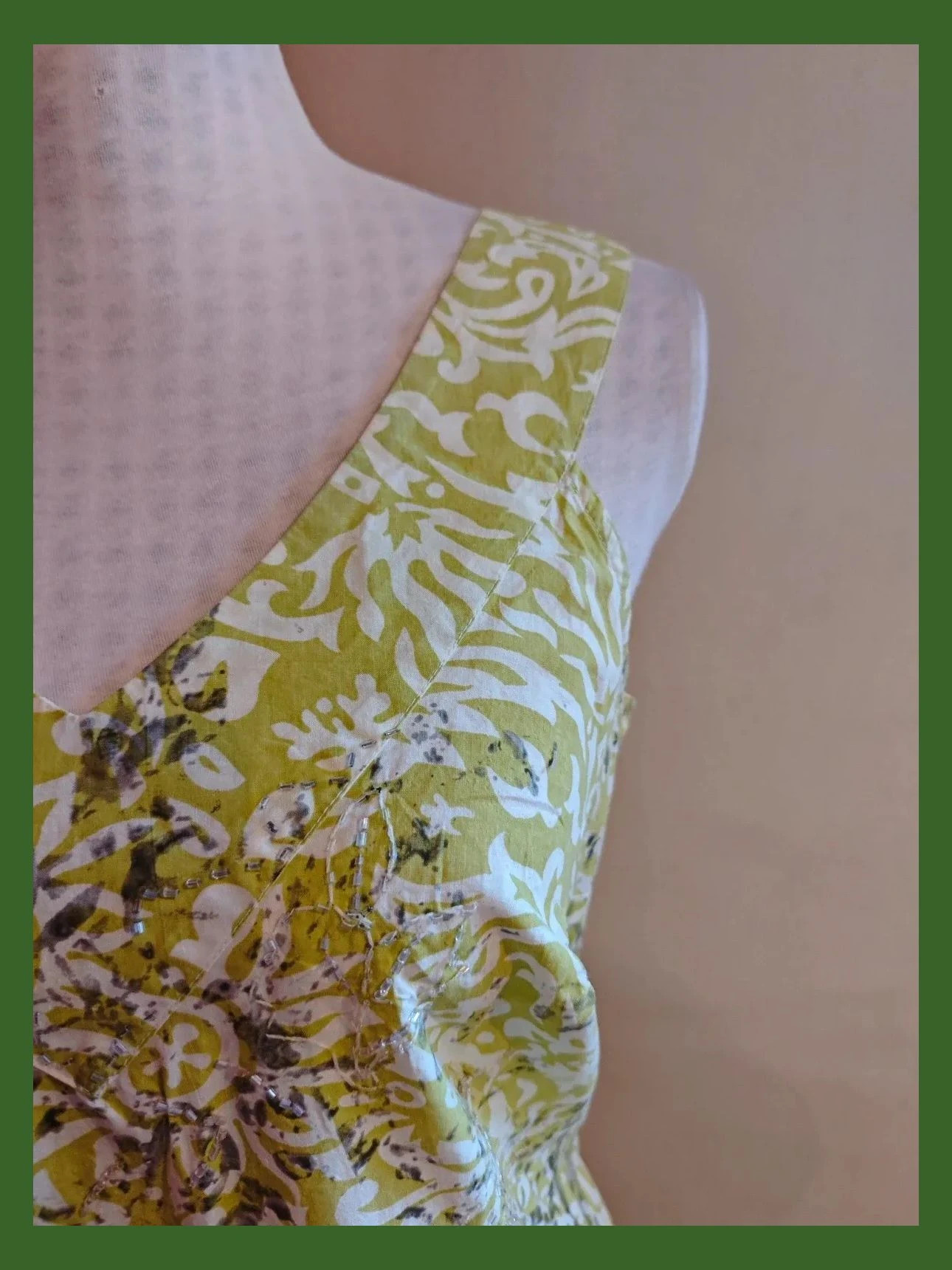 🌺Precioso top de tirantes anchos,tela de hilo verde, blanco y gris con abalorios – Fransa – taille L / 40 / 12 3