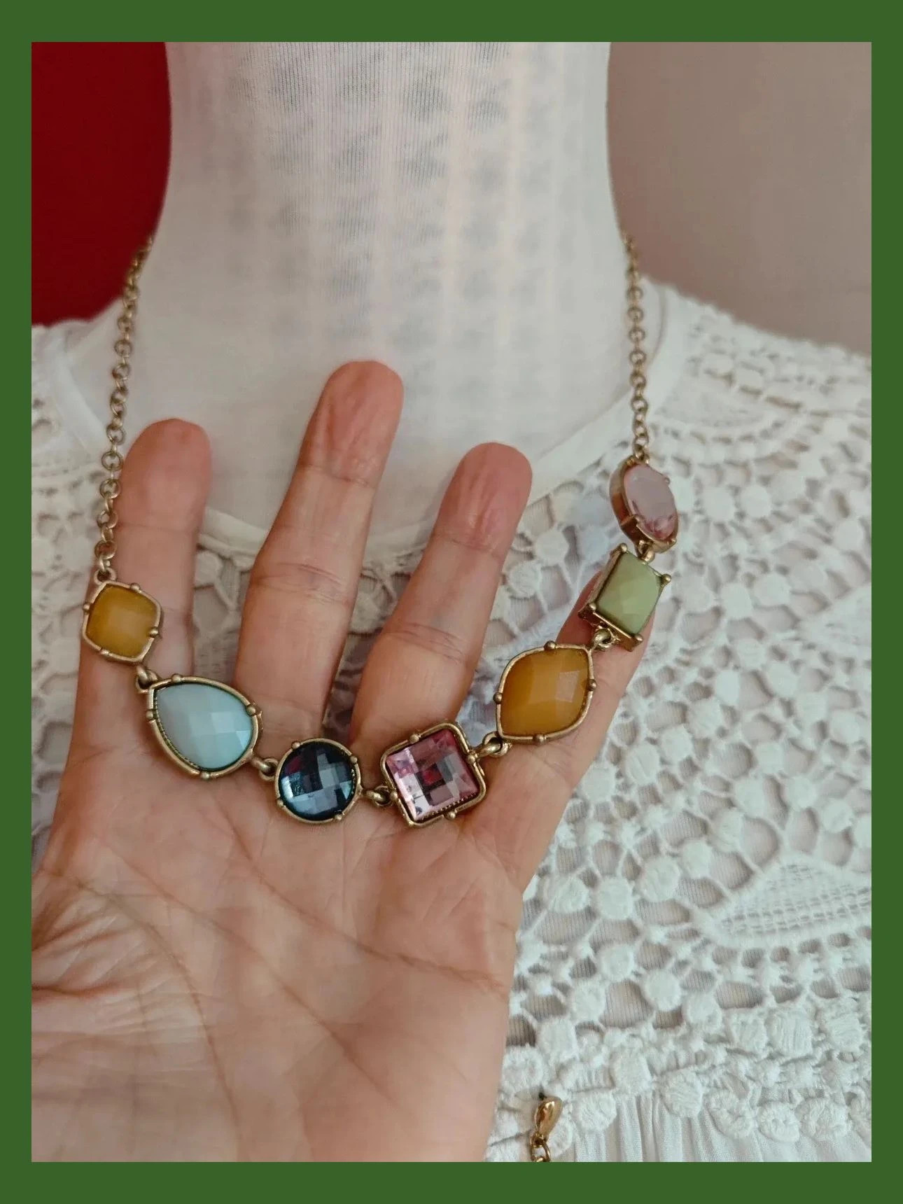 🌺 Precioso conjunto de gargantilla, pendientes y pulseras con abalorios multicolor – Blanco 4