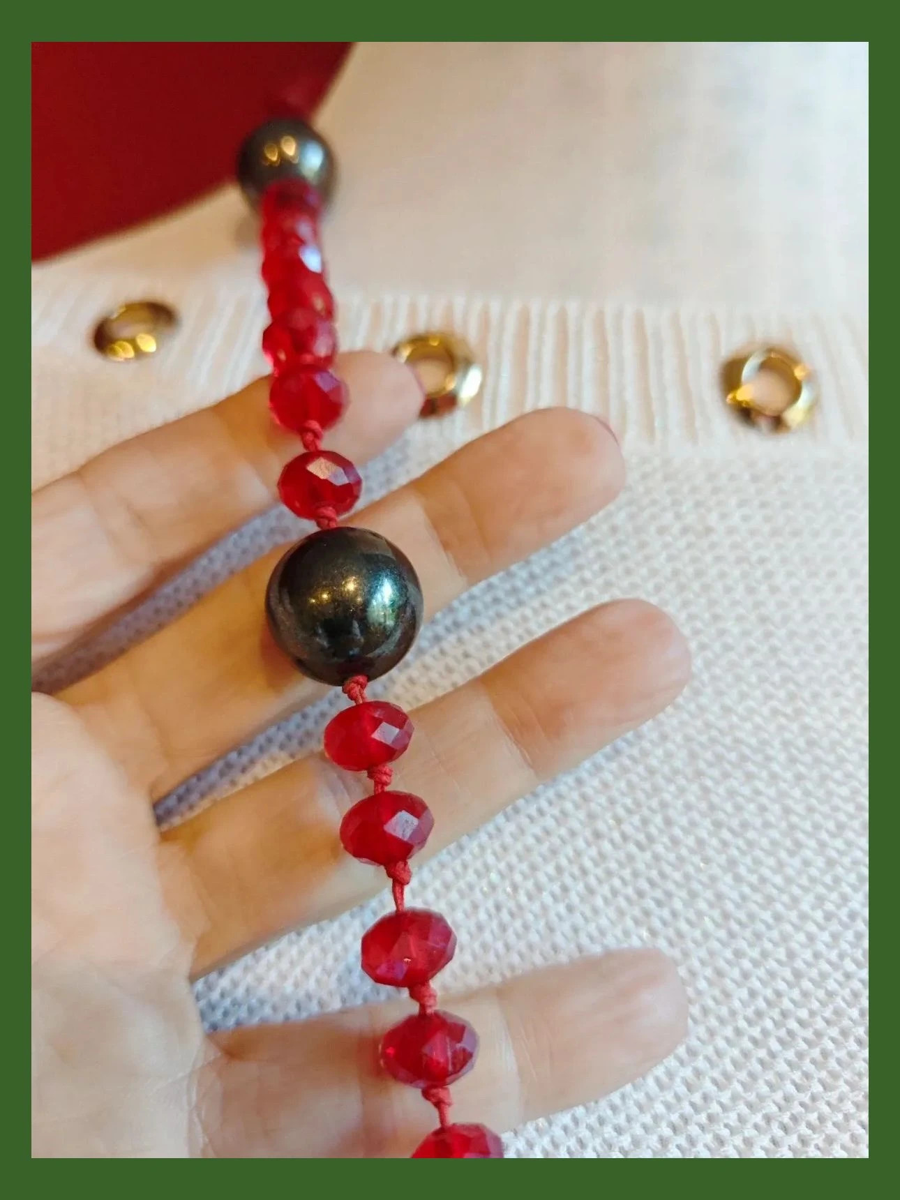 🌺 Bonito collar de abalorios rojos con bolas plateadas 2