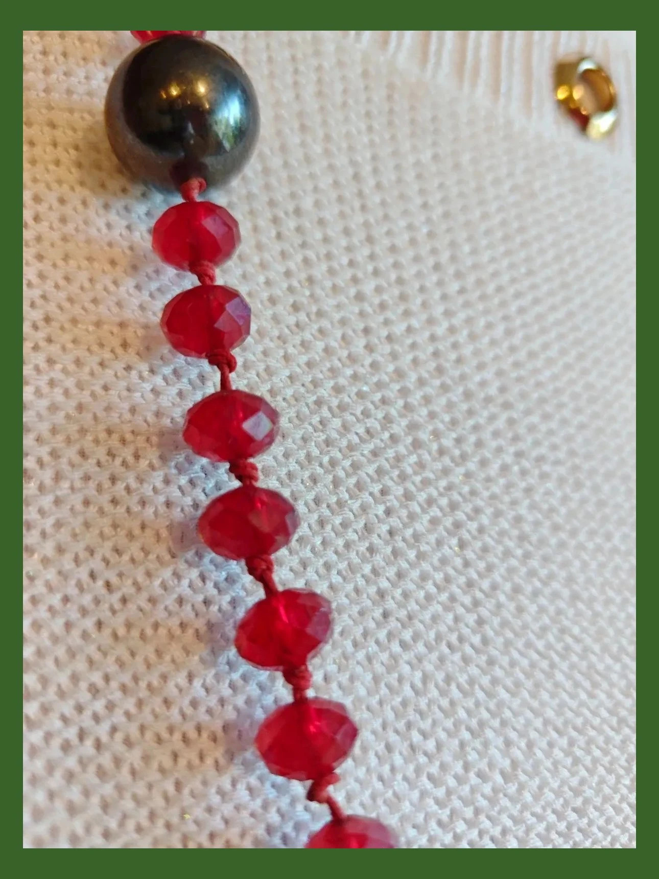 🌺 Bonito collar de abalorios rojos con bolas plateadas 4