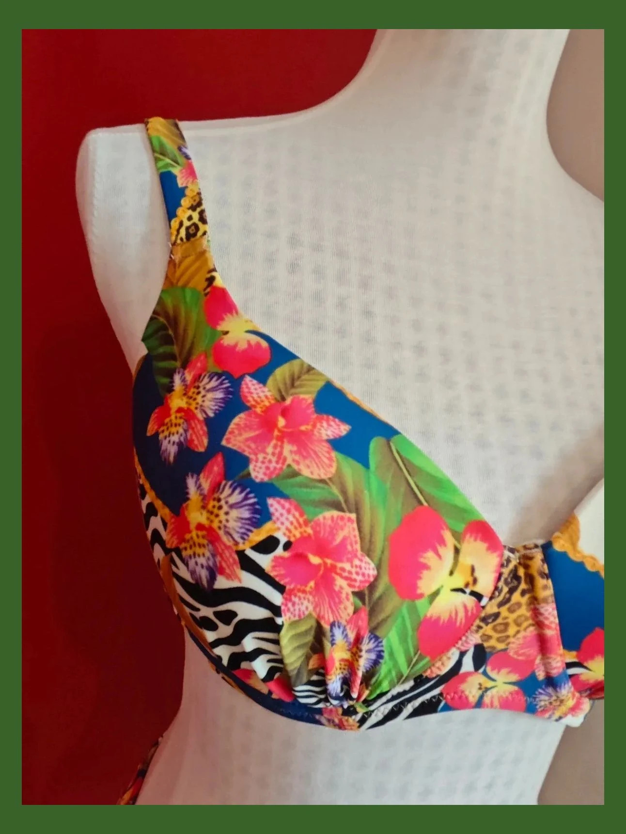 🌺 Llamativo bikini estampado tropical y braguita combinado con negro – Mia Mia – taille XXL / 44 / 16 4
