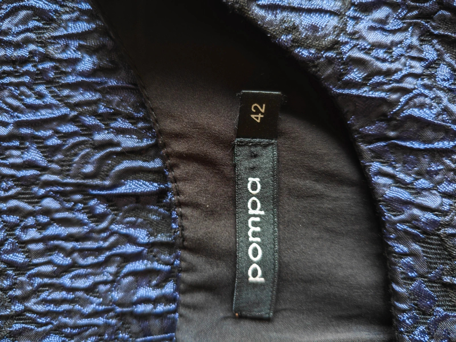🌺Vestido elegante de tejido jacquard tipo brocado en azul marino y negro, con bonito relieve – pompa – taille XL / 42 / 14 5