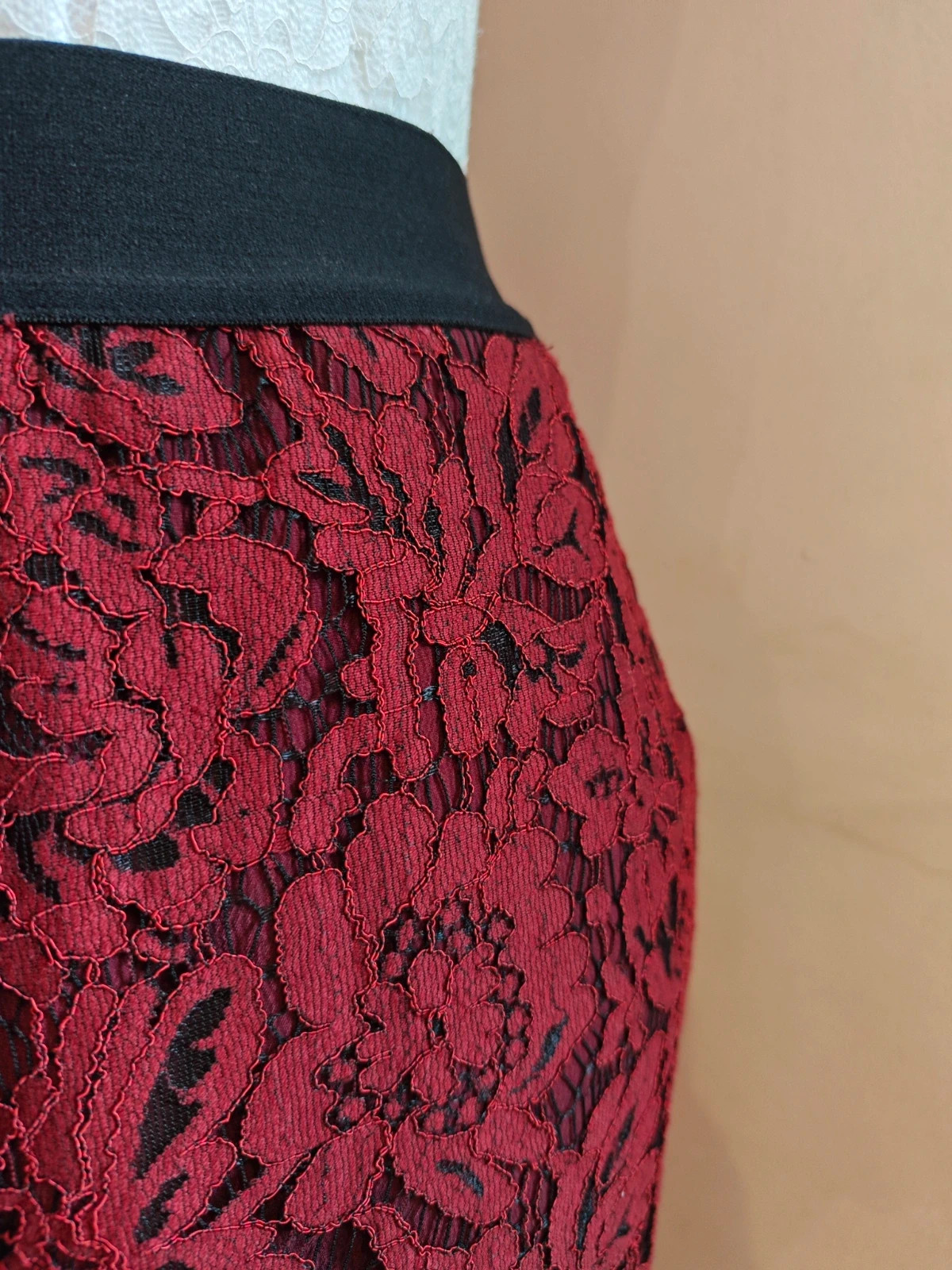🌺 Pantalón granate con la parte delantera de blonda – dipinto di blu – taille L / 40 / 12 3