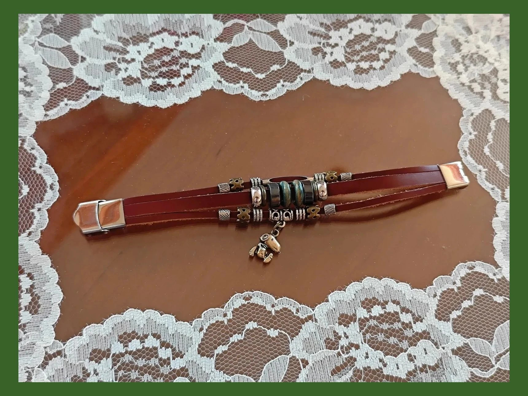 🌺 Preciosa pulsera de tiras de piel marrón con charms y cierre de acero 3