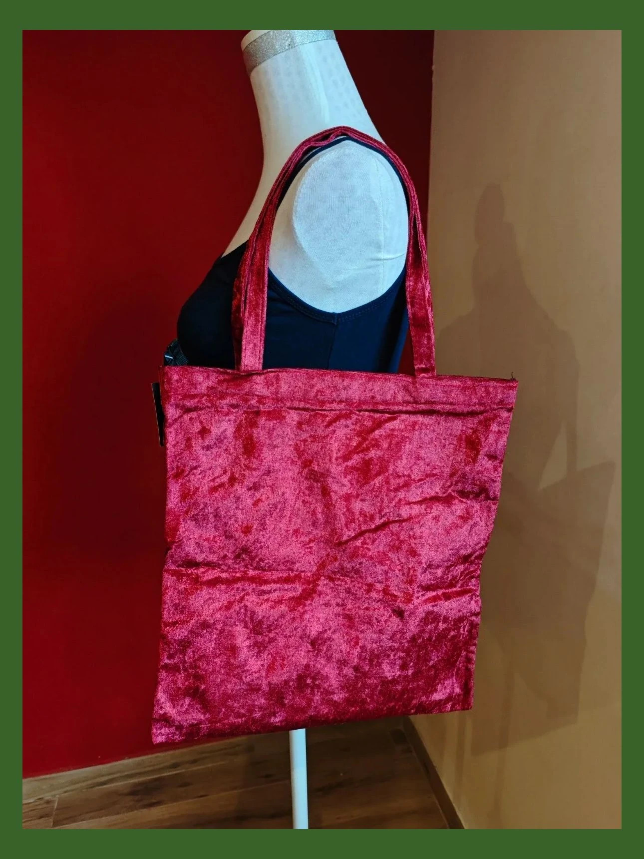 🌺 Bolso de terciopelo granate con perlas y bolitas doradas – Angelina 4