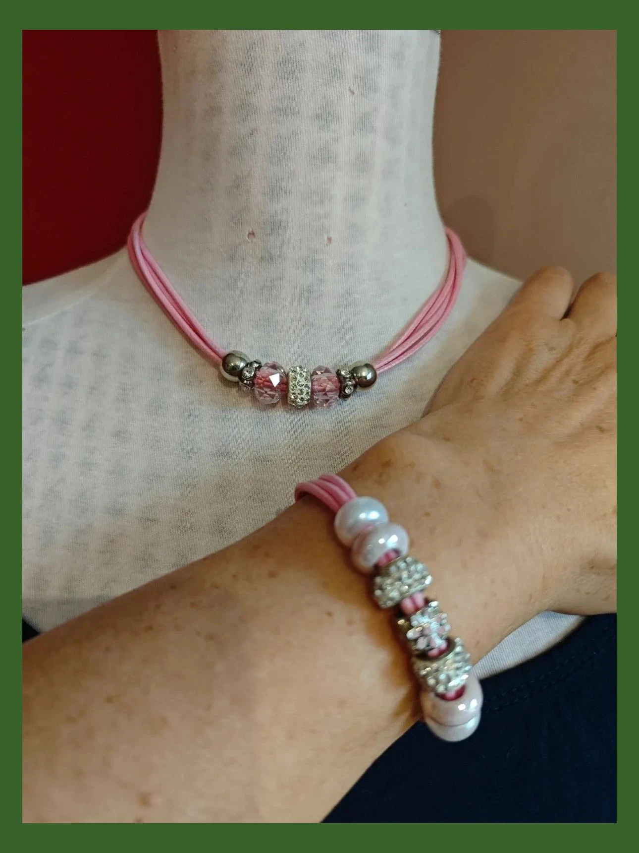 🌺Bonito conjunto de gargantilla y pulsera de cordones rosa con charms plateados y perlas