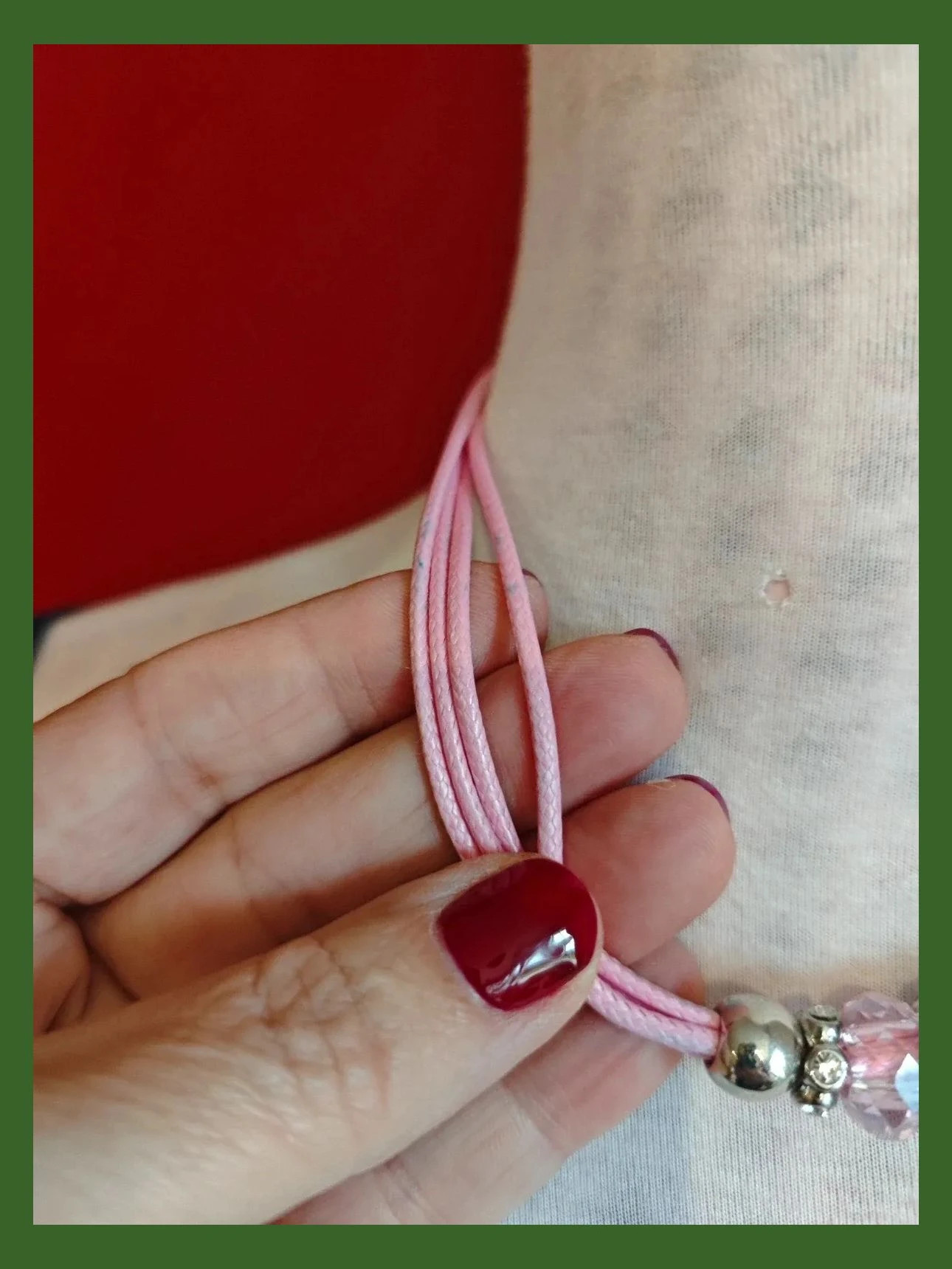🌺Bonito conjunto de gargantilla y pulsera de cordones rosa con charms plateados y perlas 4
