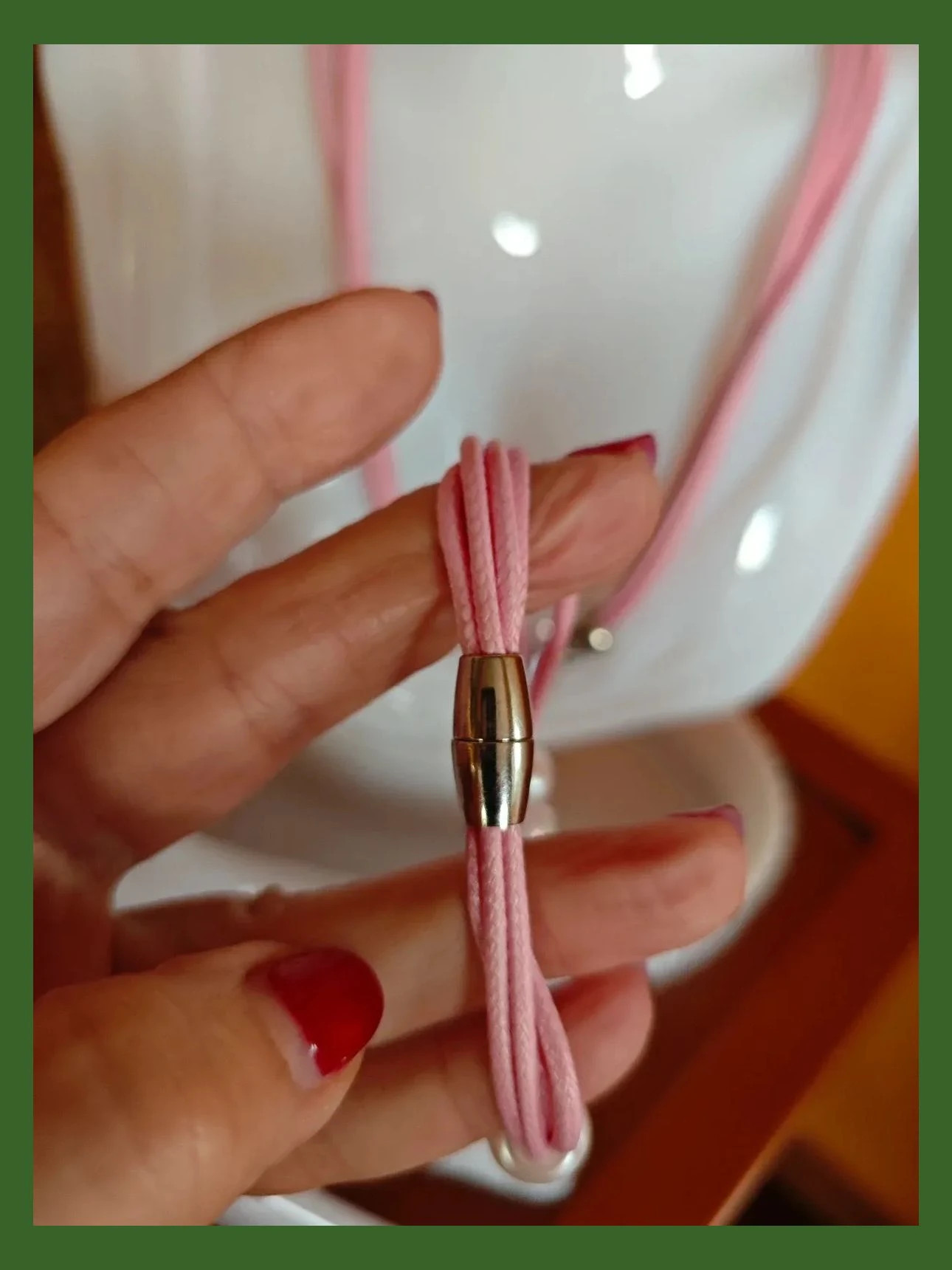 🌺Bonito conjunto de gargantilla y pulsera de cordones rosa con charms plateados y perlas 5