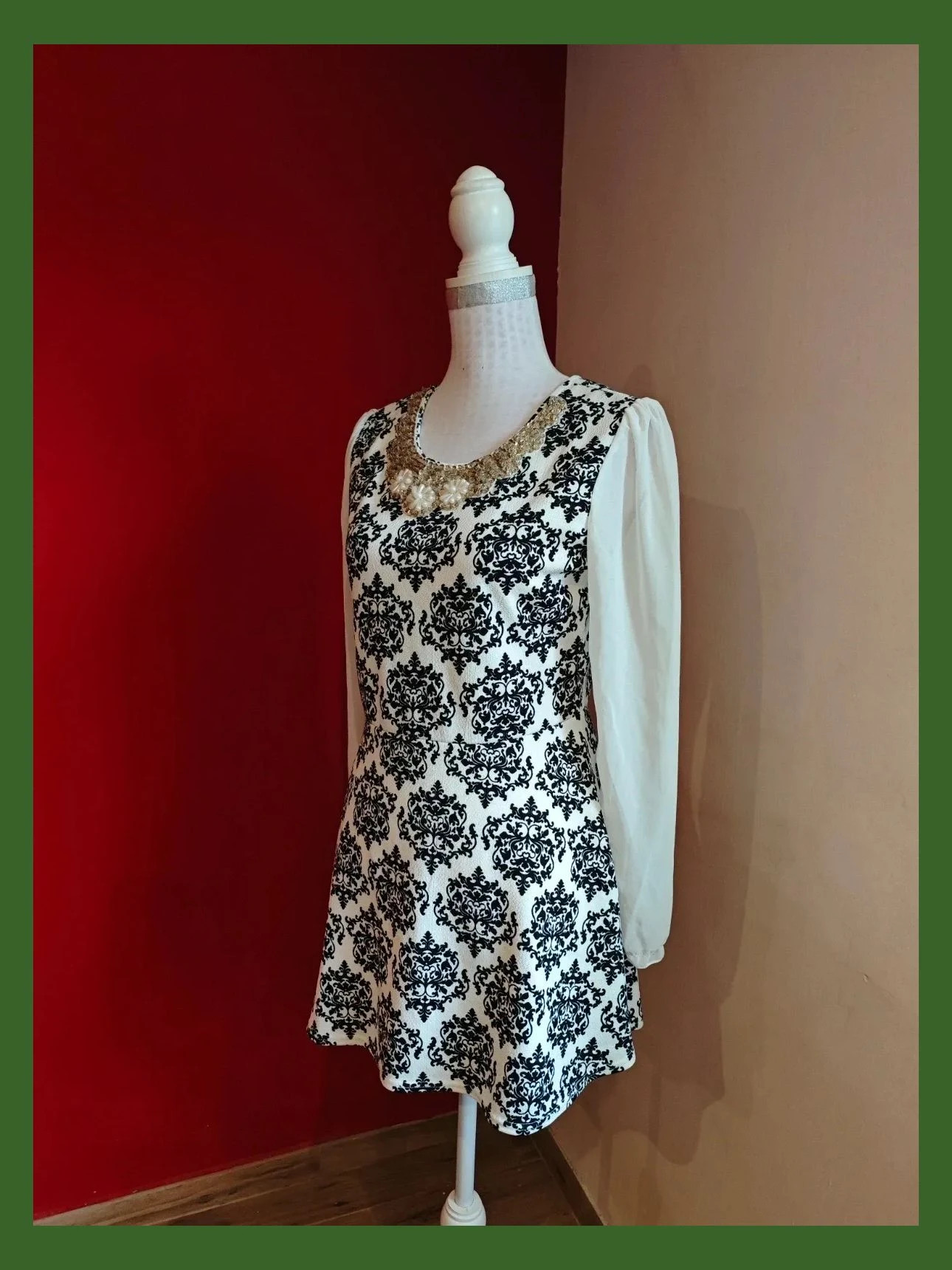 🌺 Elegante vestido estampado damasco blanco y negro con aplicación collar de perlas y lentejuelas – Miss 83 – taille L / 40 / 12 2