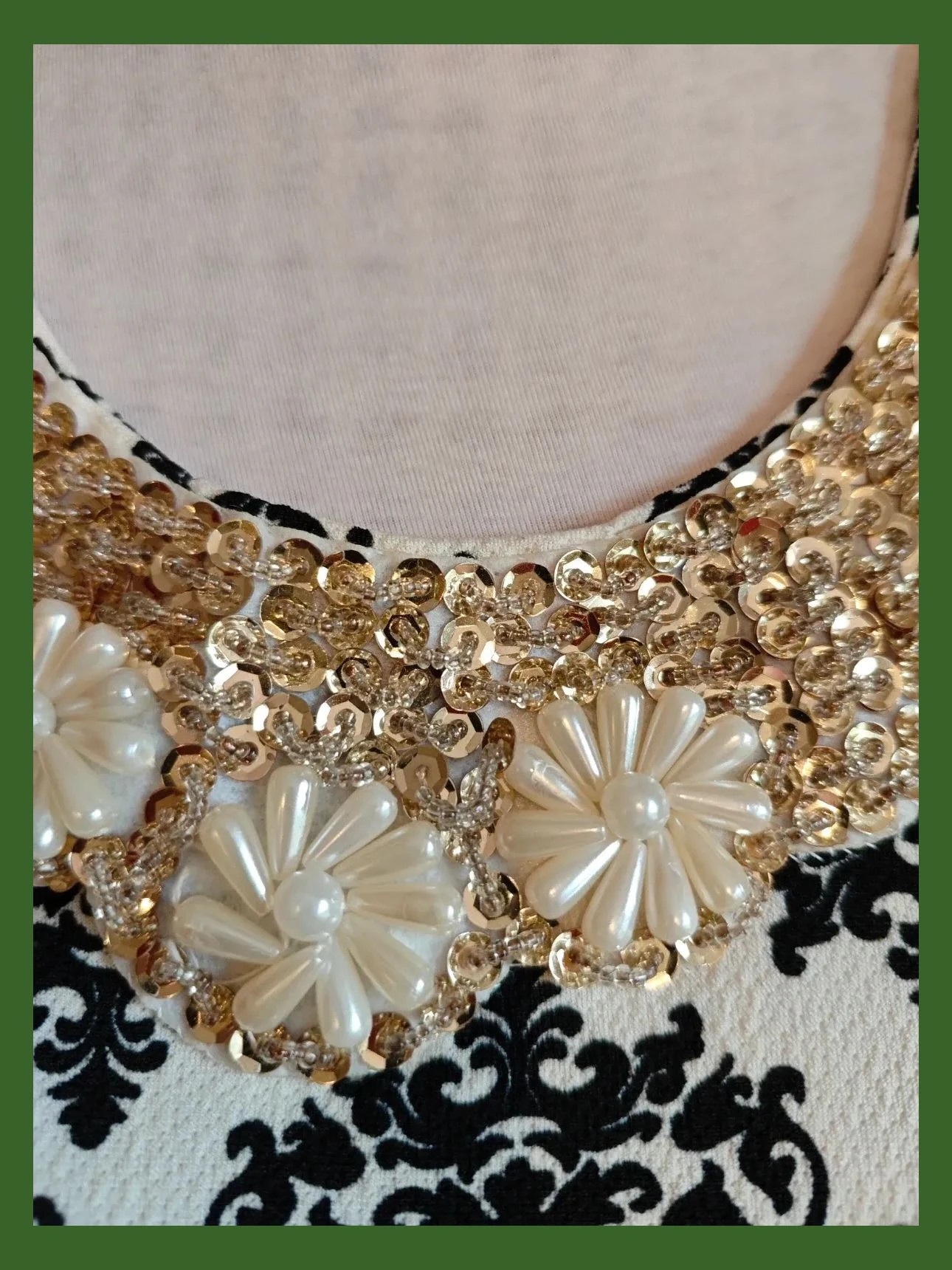 🌺 Elegante vestido estampado damasco blanco y negro con aplicación collar de perlas y lentejuelas – Miss 83 – taille L / 40 / 12 4