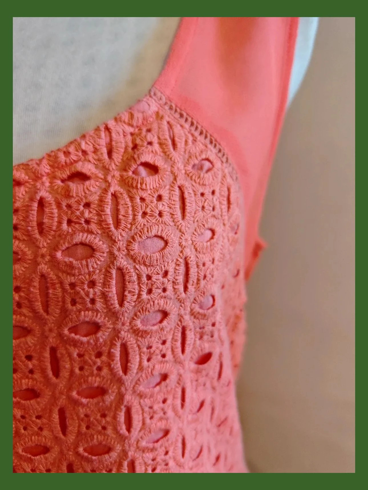 🌺Precioso vestido de algodón con la parte delantera con bordados calados, talla L – Sfera – taille L / 40 / 12 4
