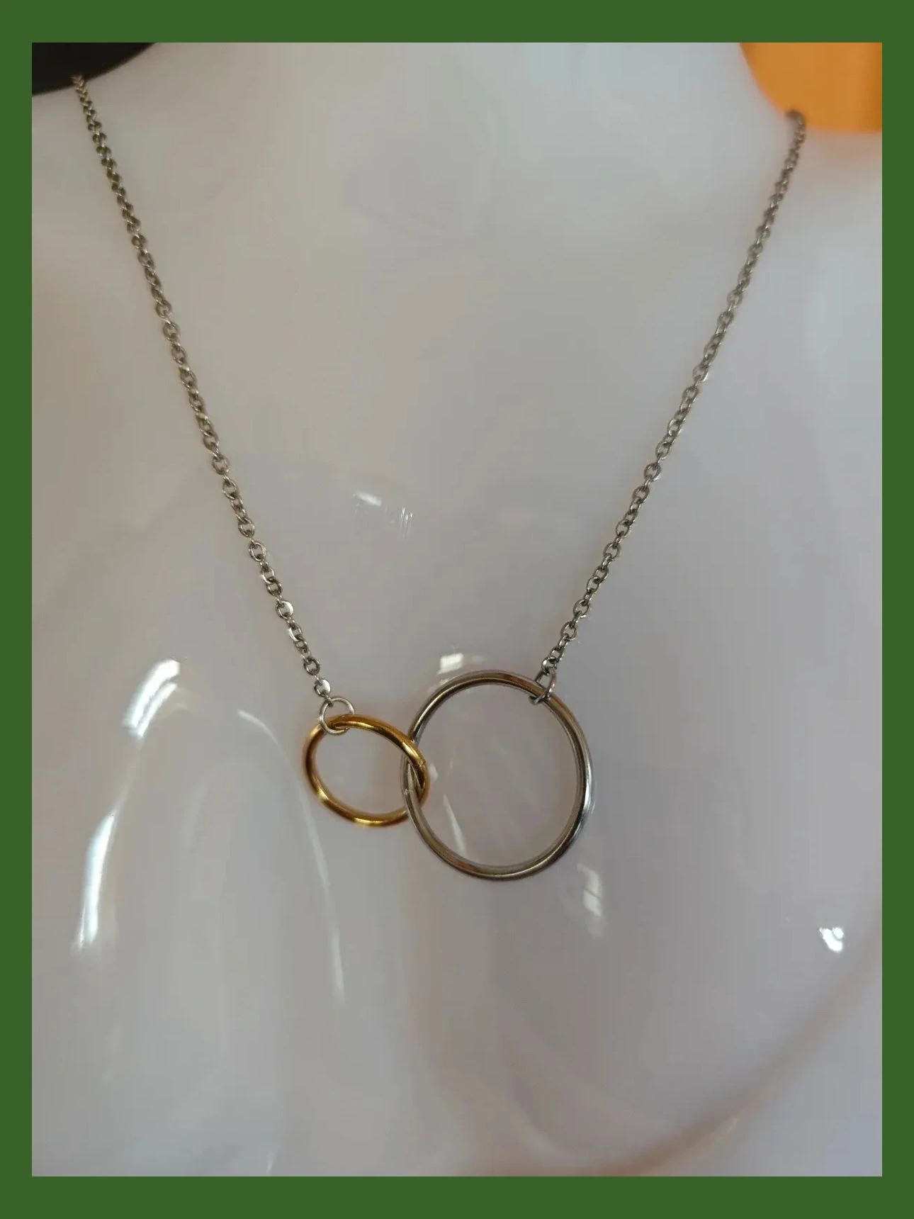 🌺 Precioso conjunto de cadena con colgante y pendientes de aros plateado y dorado cruzados – Vintage Dressing 2