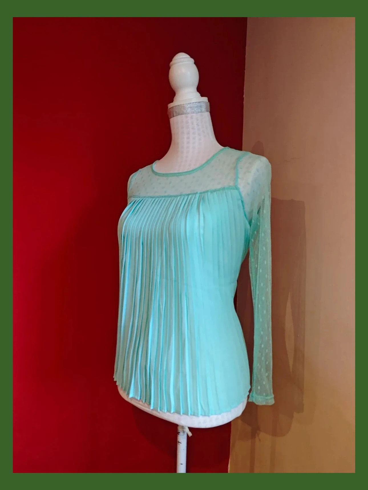 🌺 Preciosa blusa verde azulado clarito plisada con blonda en mangas y parte superior – Luc-Ce – taille L / 40 / 12 2