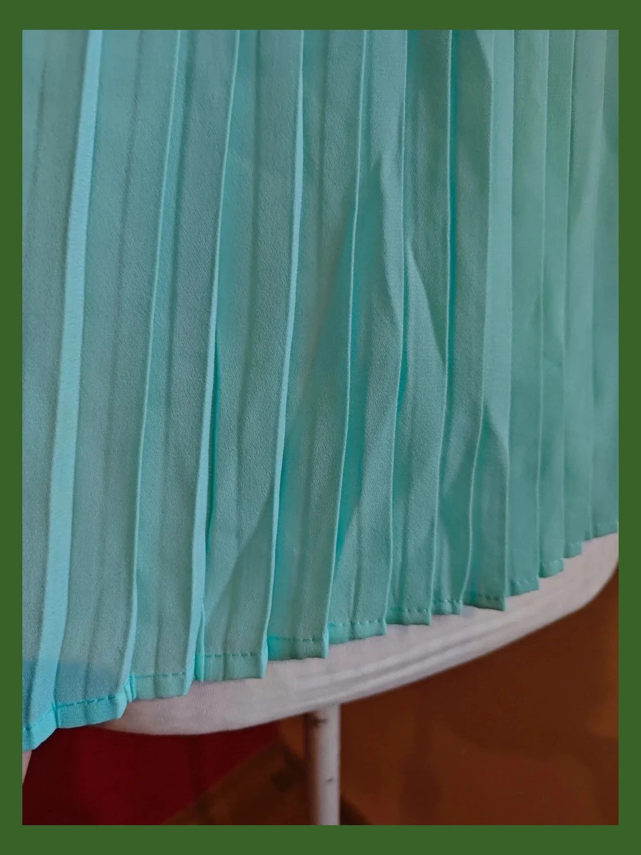 🌺 Preciosa blusa verde azulado clarito plisada con blonda en mangas y parte superior – Luc-Ce – taille L / 40 / 12 5