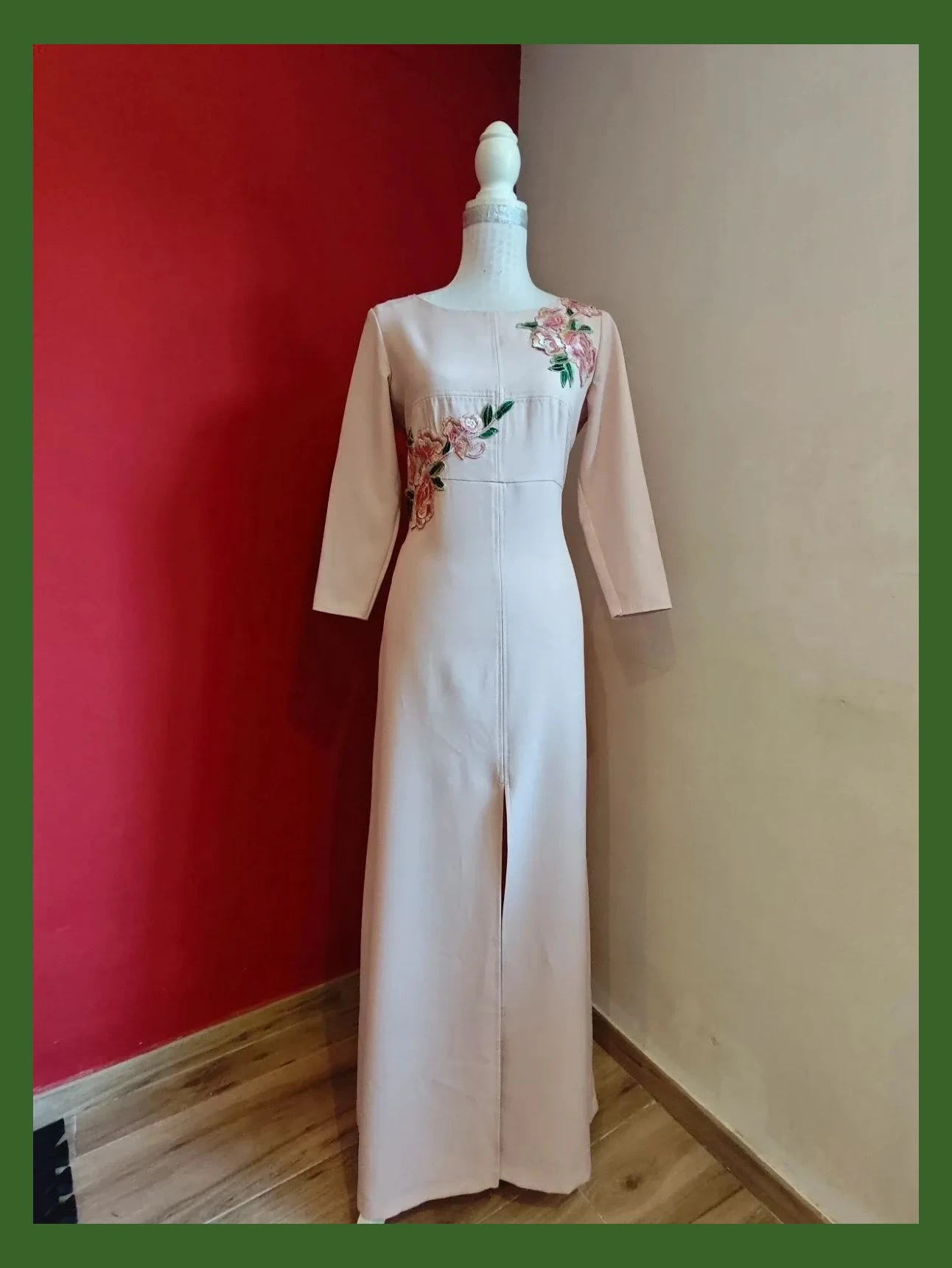 🌺 Elegante vestido largo para eventos, color rosa con aplicaciones bordadas