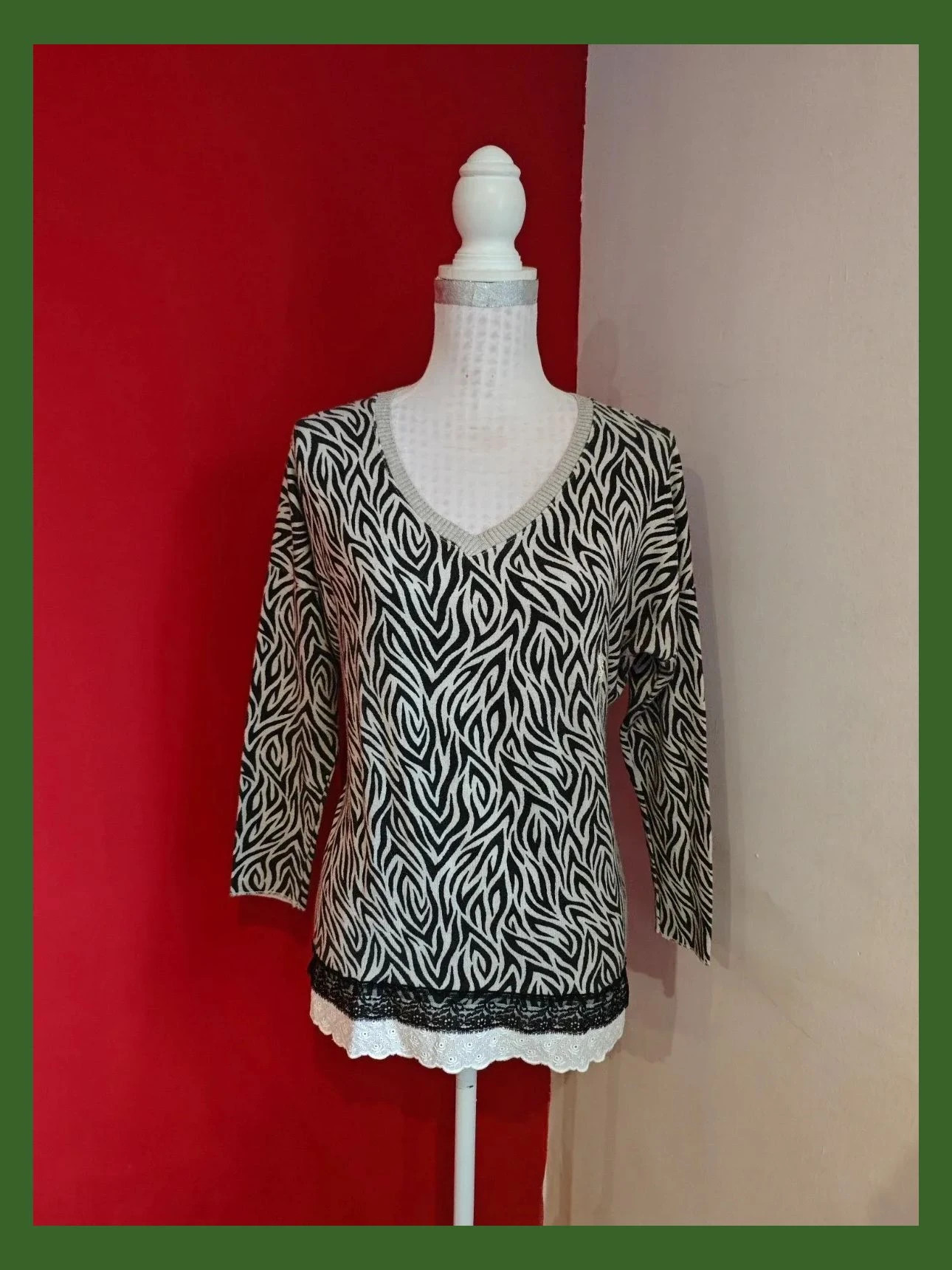 🌺 Jersey de punto estampado cebra con puntillas en el bajo – Vintage Dressing – taille XXL / 44 / 16