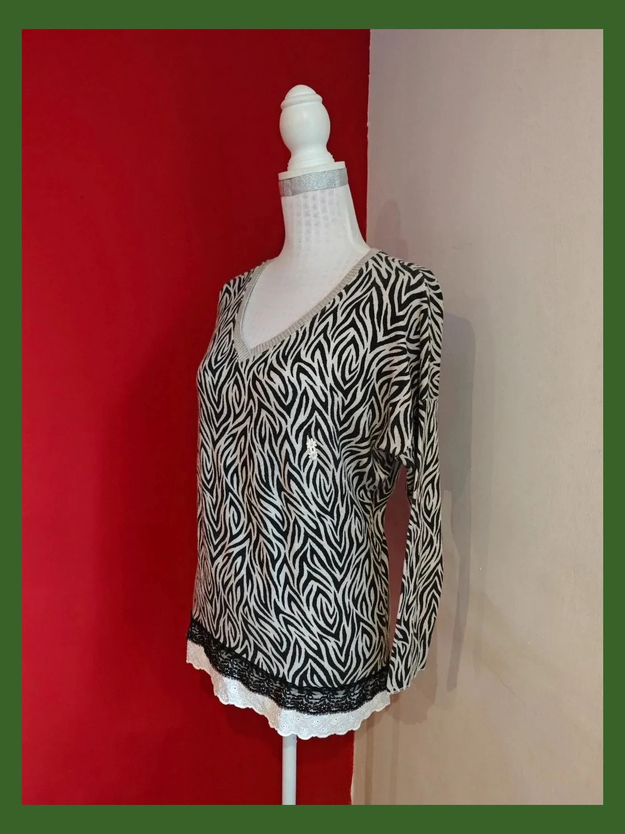 🌺 Jersey de punto estampado cebra con puntillas en el bajo – Vintage Dressing – taille XXL / 44 / 16 2