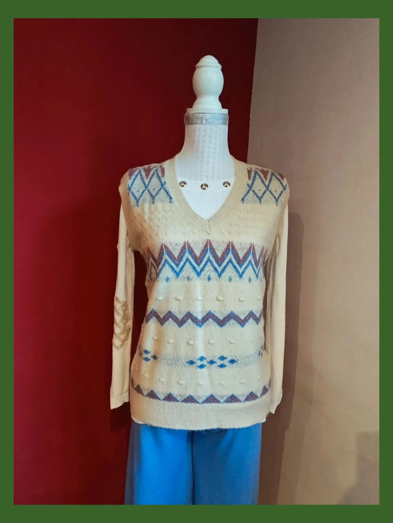🌺 Bonito chaleco de punto muy suave beige con grecas azul y rosa