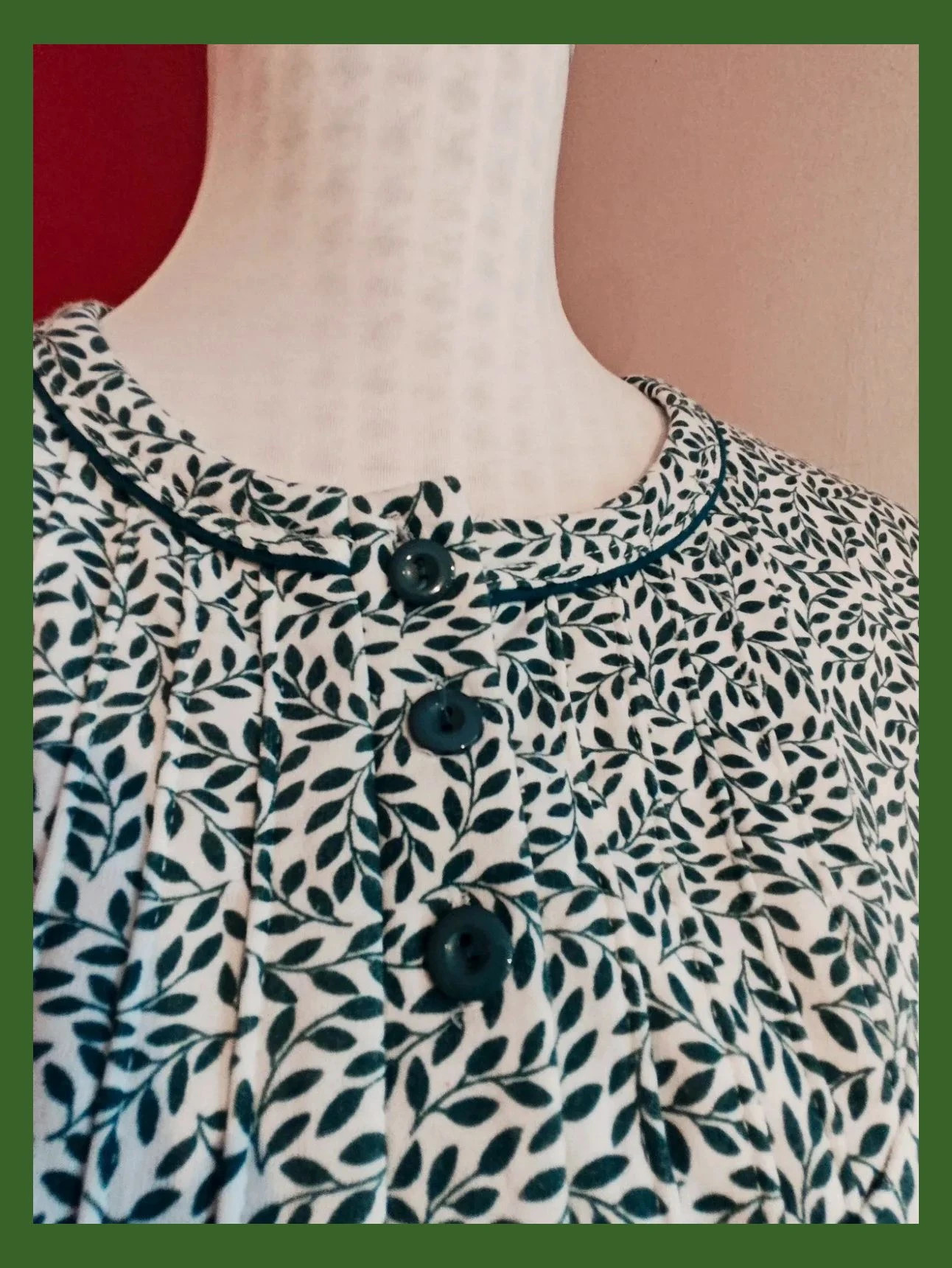 🌺 Cómodo y calentito pijama de algodón 85% verde y blanco con estampado de hojas en la camiseta – Sweet Secret – taille XXL / 44 / 16 3