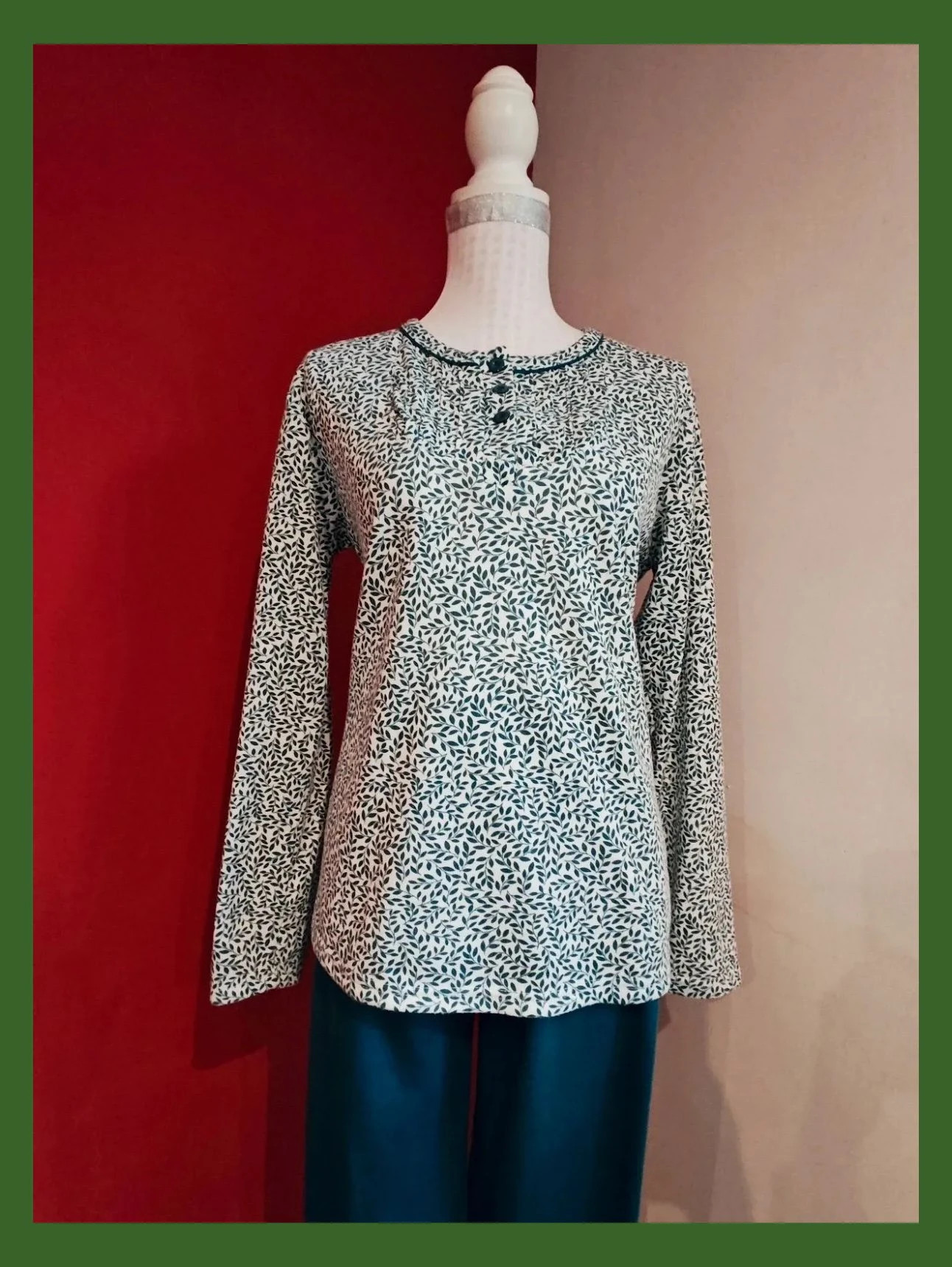 🌺 Cómodo y calentito pijama de algodón 85% verde y blanco con estampado de hojas en la camiseta – Sweet Secret – taille XXL / 44 / 16 5
