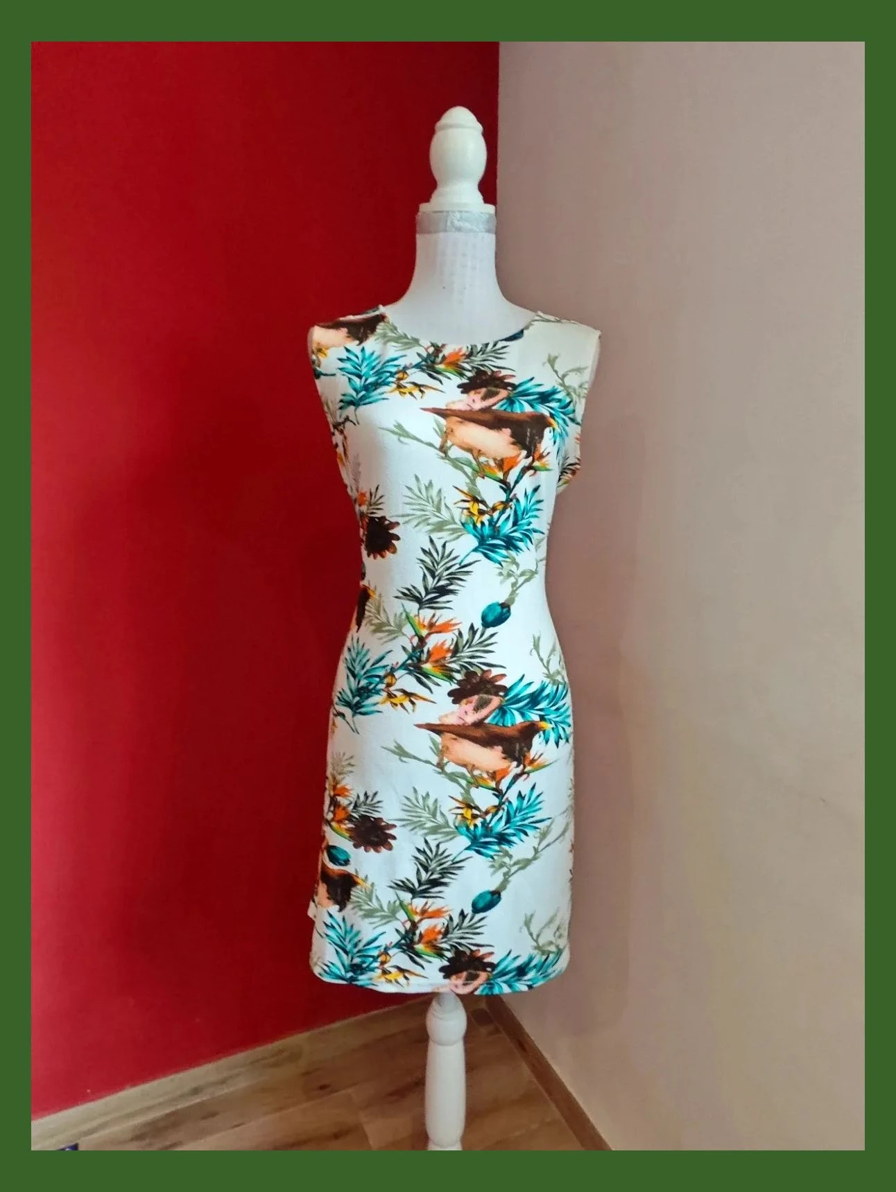 🌺 Vestido blanco con estampado floral y pájaros
