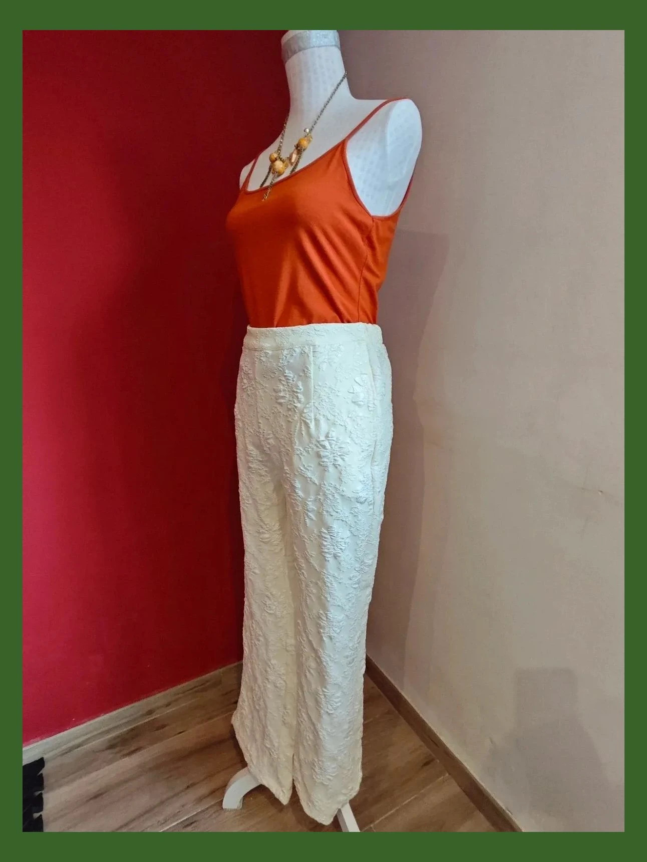 🌺 Estiloso pantalón tono crema con flores en relieve de pata ancha – Vintage Dressing – taille XL / 42 / 14 3