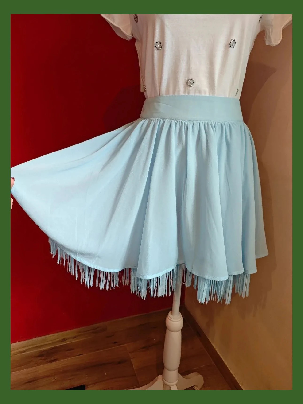 🌺 Preciosa minifalda azul claro con vuelo y flecos, talla M – Top Queens – taille M / 38 / 10 3