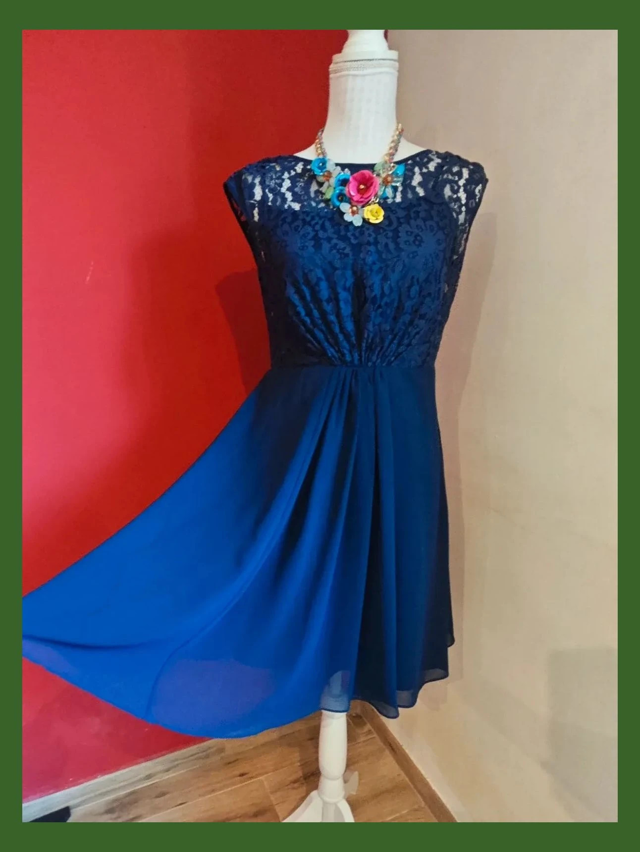 🌺 Elegante vestido de gasa y blonda azul marino
