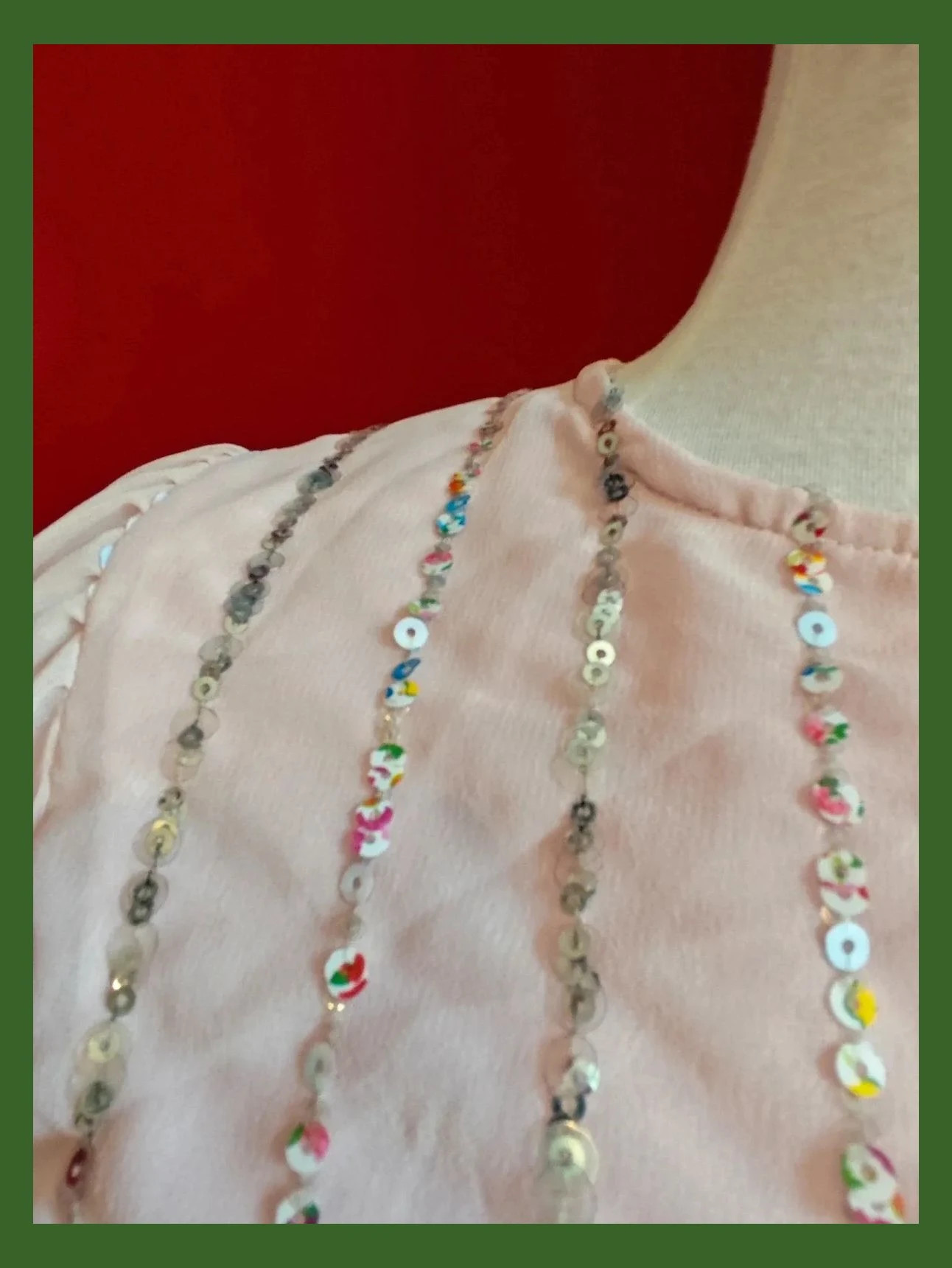 🌺 Elegante vestido de gasa rosa con filas de lentejuelas plateadas y multicolor – CELOP – taille L / 40 / 12 4