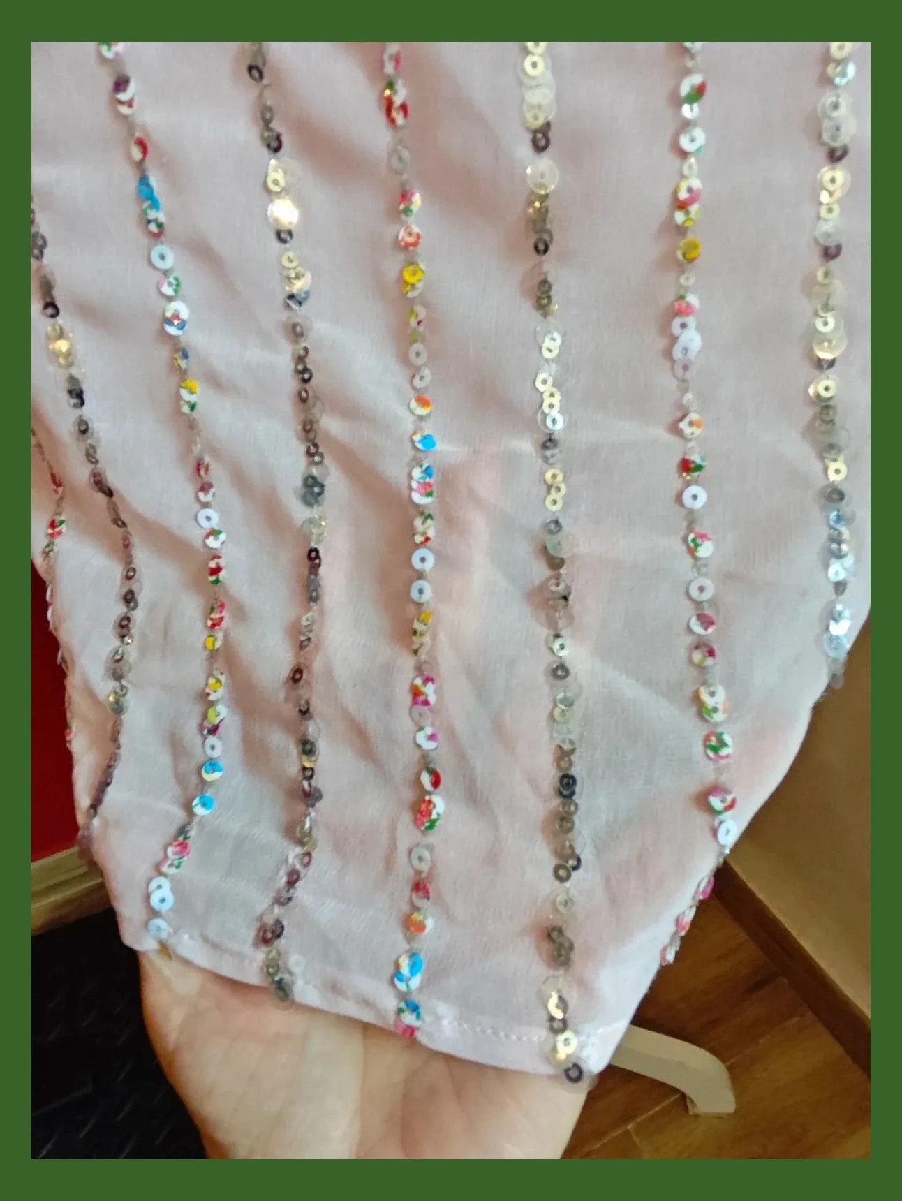 🌺 Elegante vestido de gasa rosa con filas de lentejuelas plateadas y multicolor – CELOP – taille L / 40 / 12 5