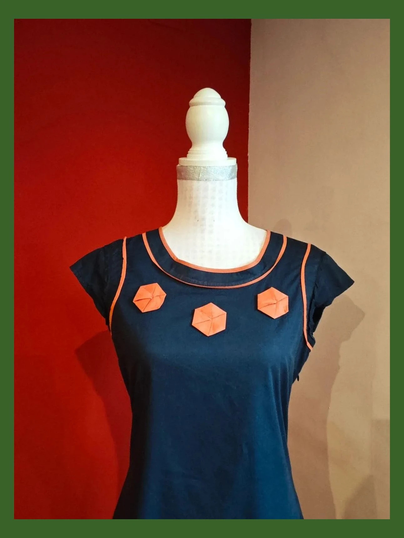 🌺 Precioso vestido de algodón azul marino con detalles en naranja, de Trucco – Trucco – taille M / 38 / 10 3