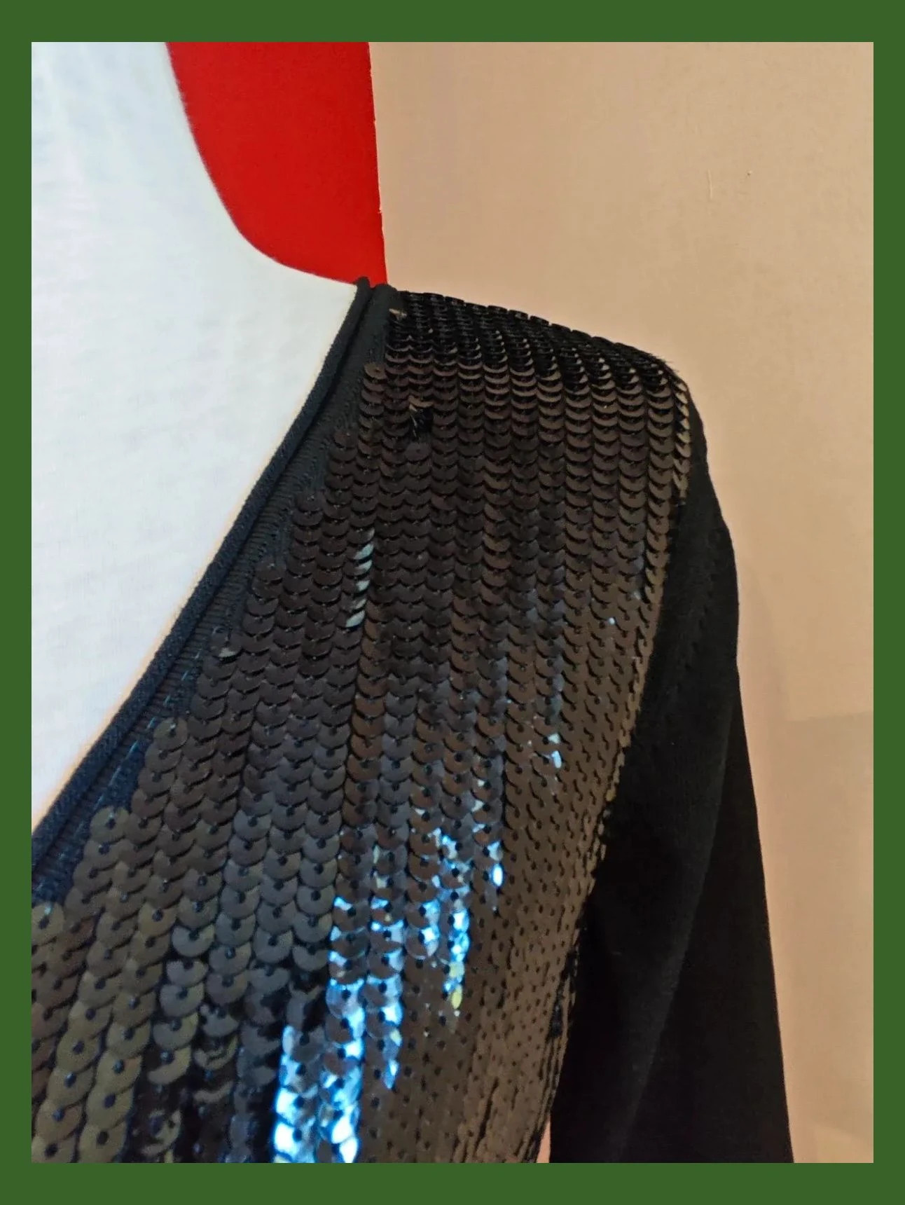 🌺 Elegante jersey negro con el frente lleno de lentejuelas – MNG Suit – taille M / 38 / 10 4