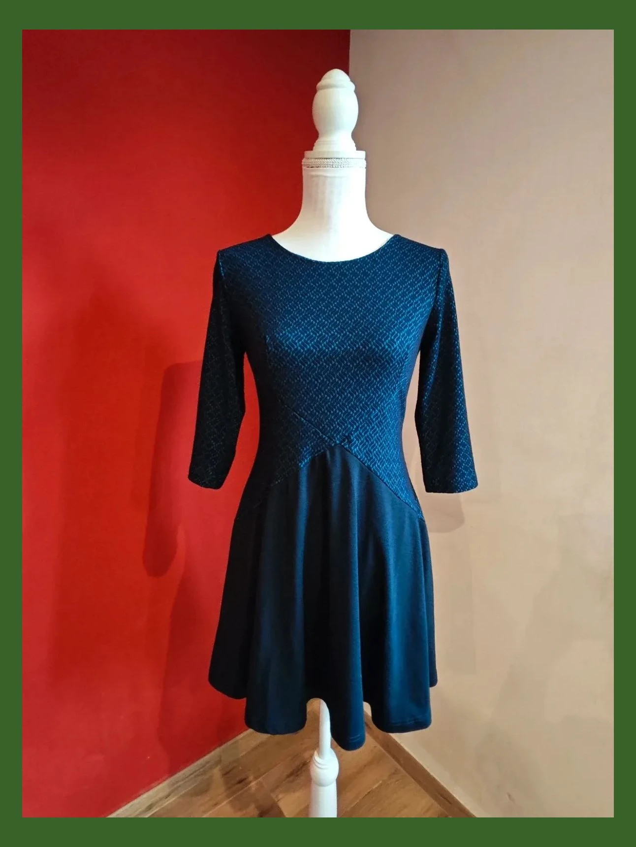 🌺 Bonito vestido de punto negro y en la parte superior con rombos negros y tonos aguamarina