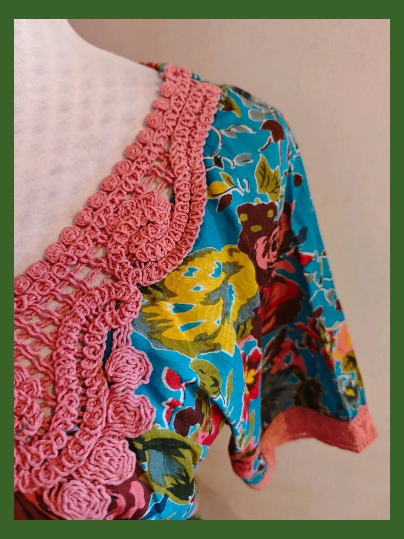 🌺Precioso blusón de algodón en colores vivos y crochet rosa en mangas, cuello y bajo, talla M – Corte Hindu – taille M / 38 / 10 5