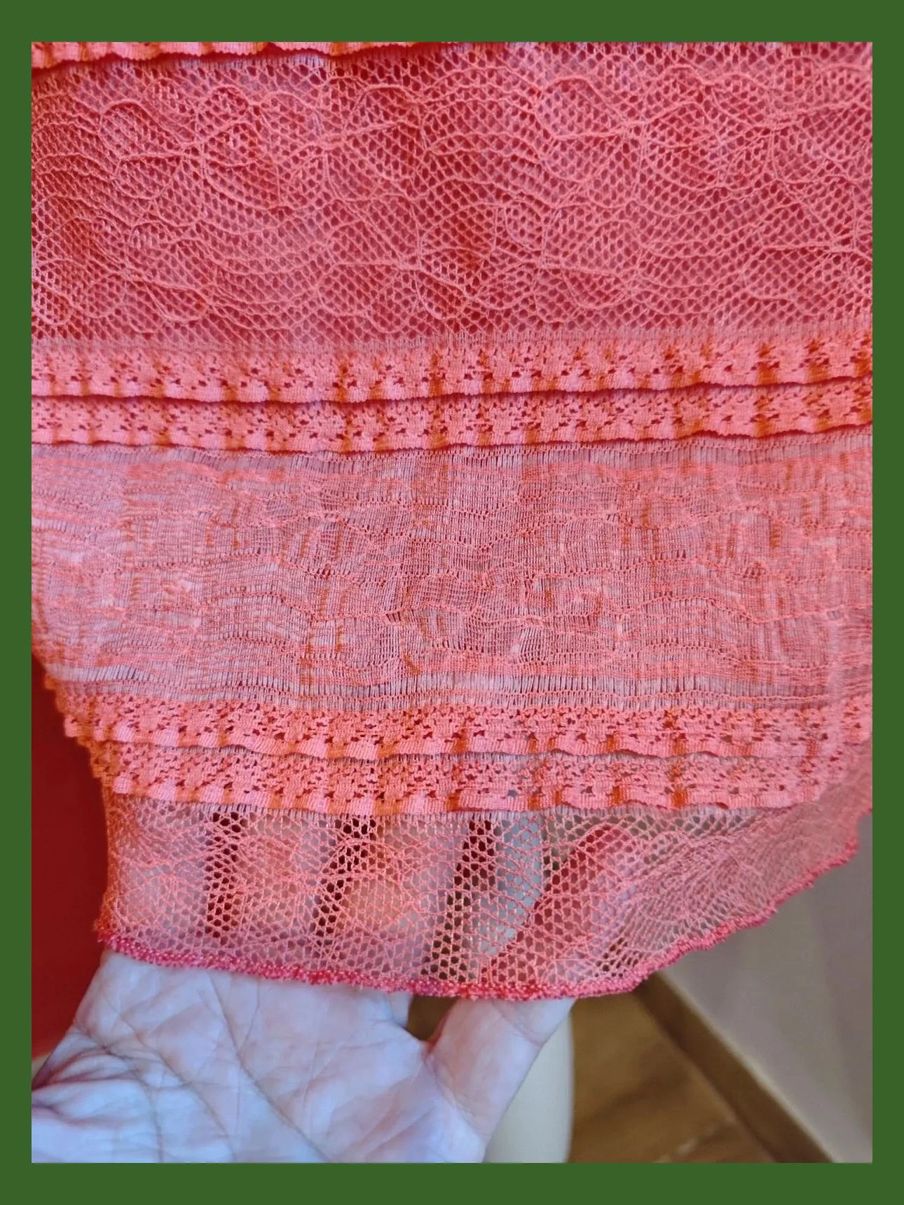 🌺Precioso vestido tono coral con cuerpo de gasa y falda de blonda elástica, talla L – Boutique privée – taille L / 40 / 12 5
