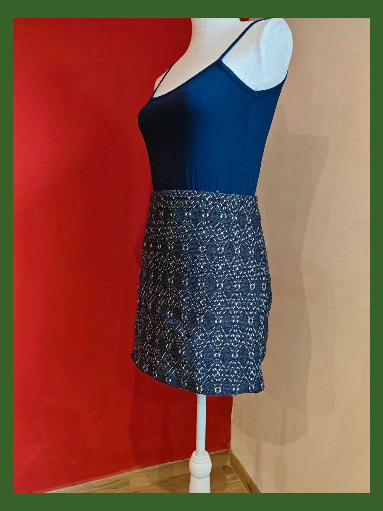 🌺Minifalda con grecas azul marino, granate y blanco, de Mango, talla S – Mango – taille S / 36 / 8 2