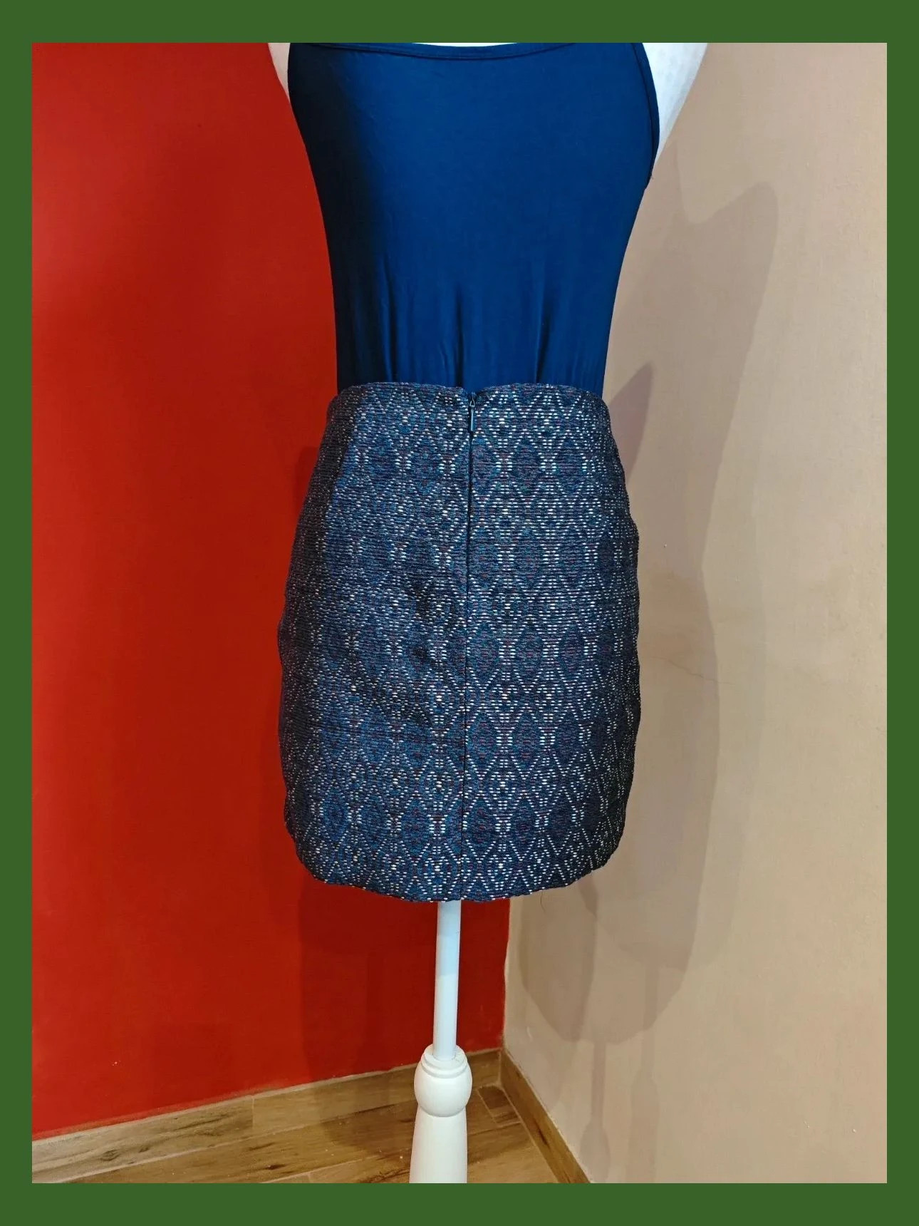 🌺Minifalda con grecas azul marino, granate y blanco, de Mango, talla S – Mango – taille S / 36 / 8 3