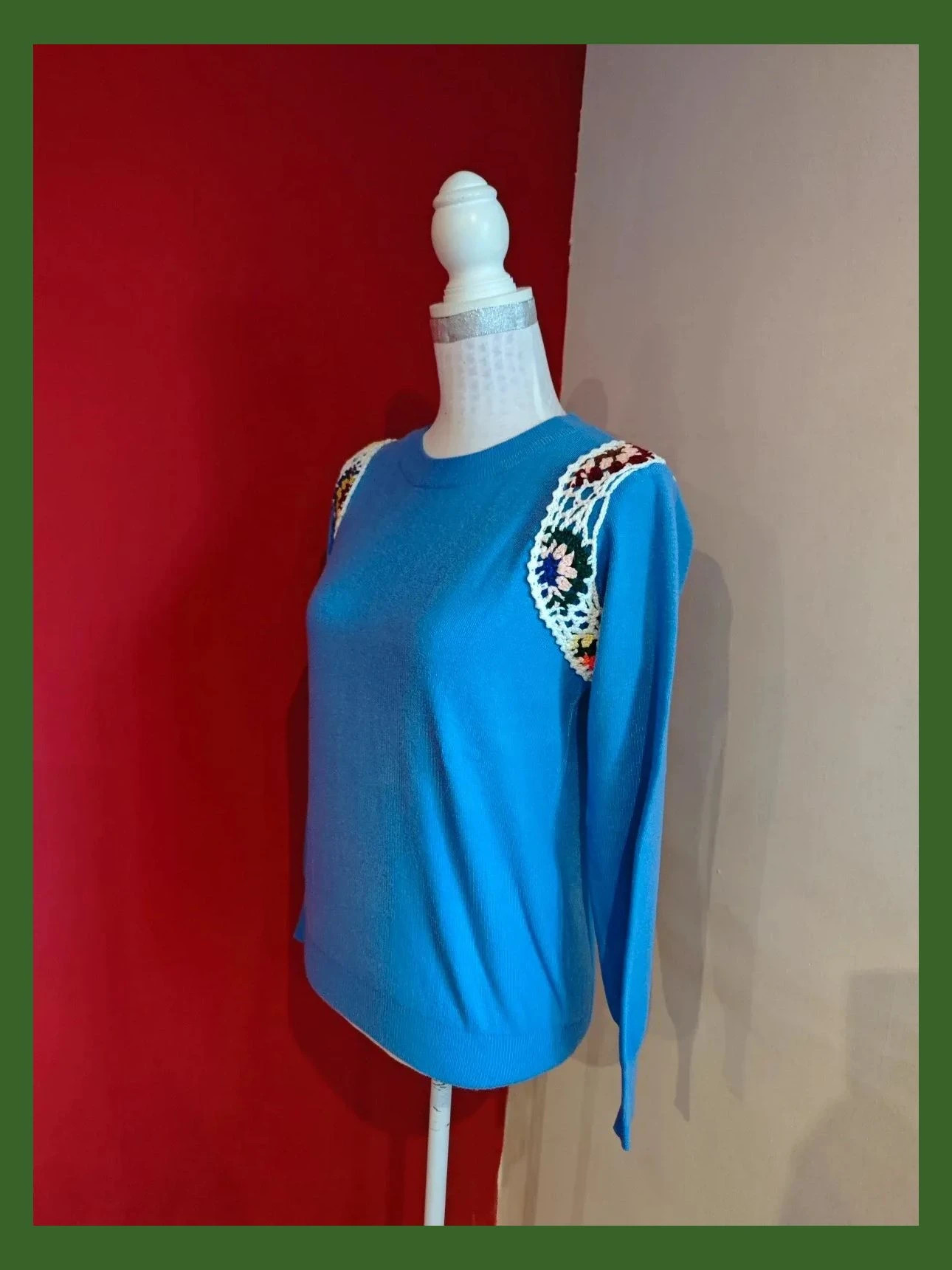 🌺Jersey azul con crochet multicolor en hombros, talla L – Laetitia Mem – taille L / 40 / 12 2