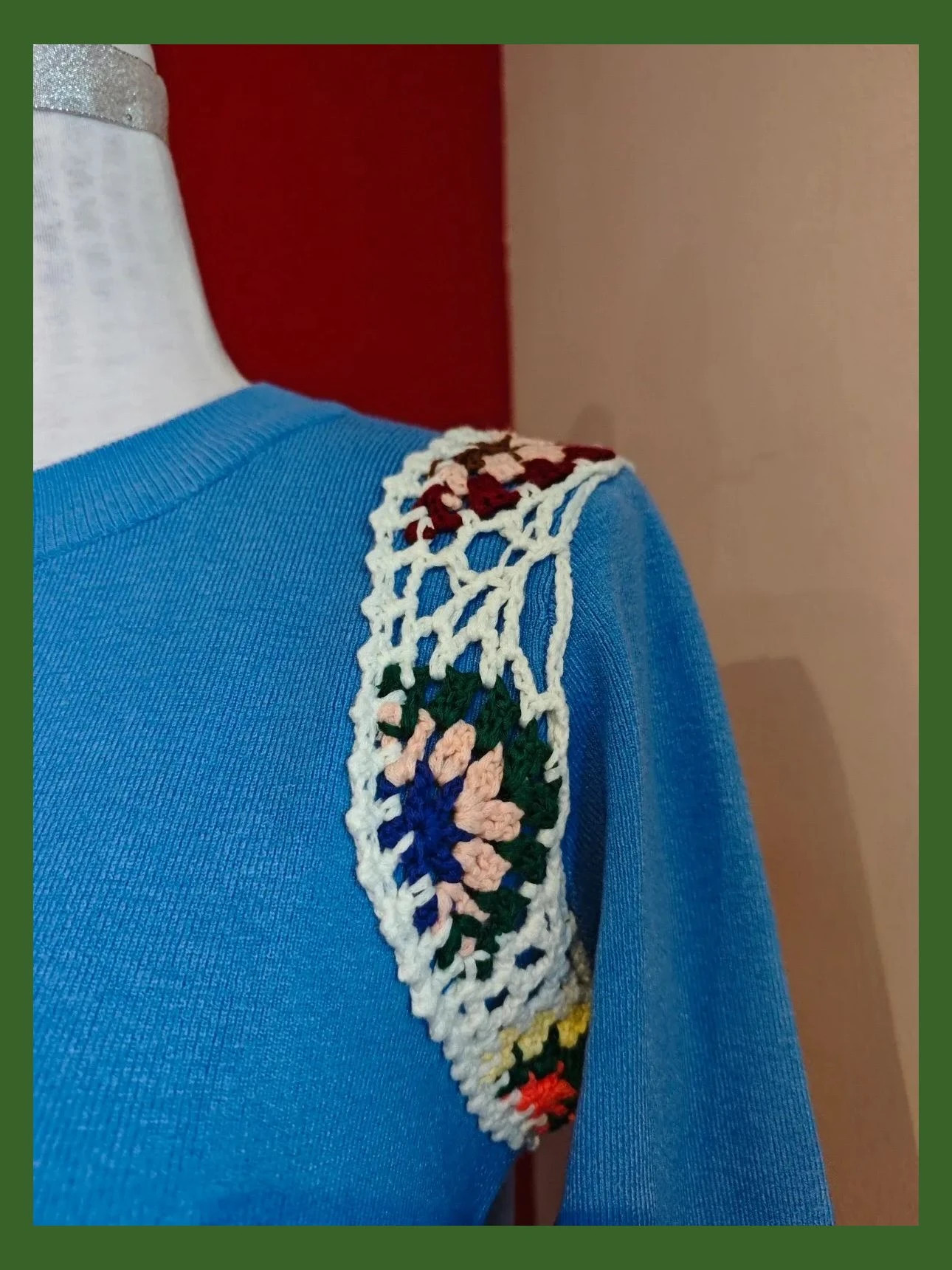 🌺Jersey azul con crochet multicolor en hombros, talla L – Laetitia Mem – taille L / 40 / 12 3