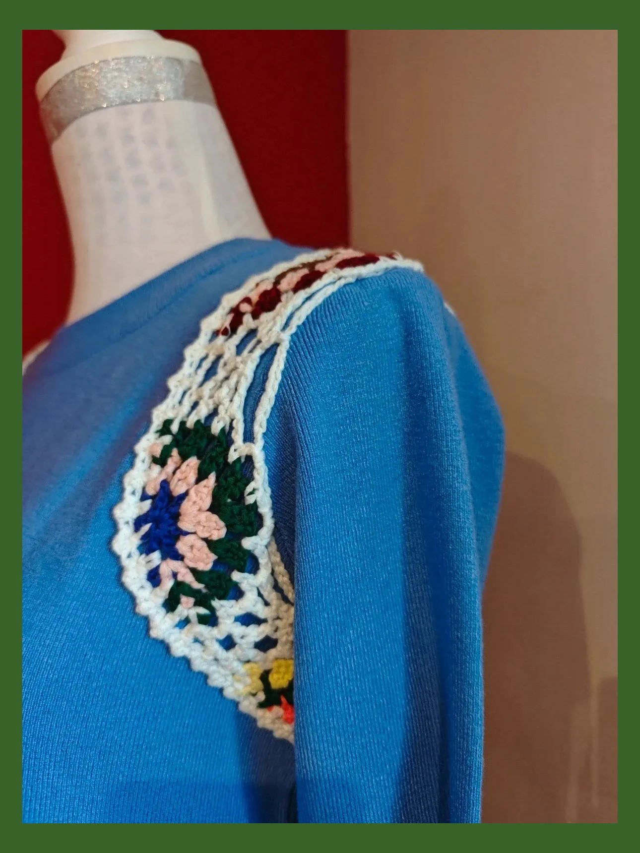 🌺Jersey azul con crochet multicolor en hombros, talla L – Laetitia Mem – taille L / 40 / 12 4