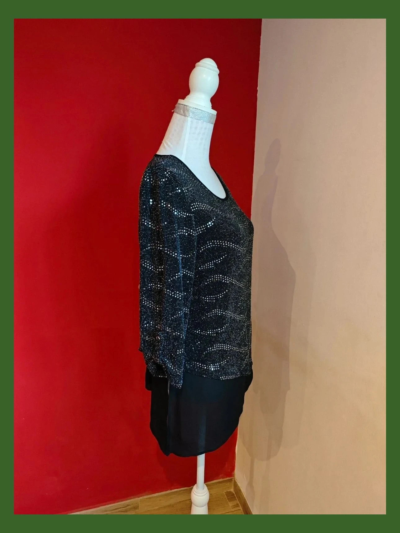 🌺 Bonita blusa asimétrica negra con brillos plateados, de punto elástico, talla M – Canda – taille M / 38 / 10 3