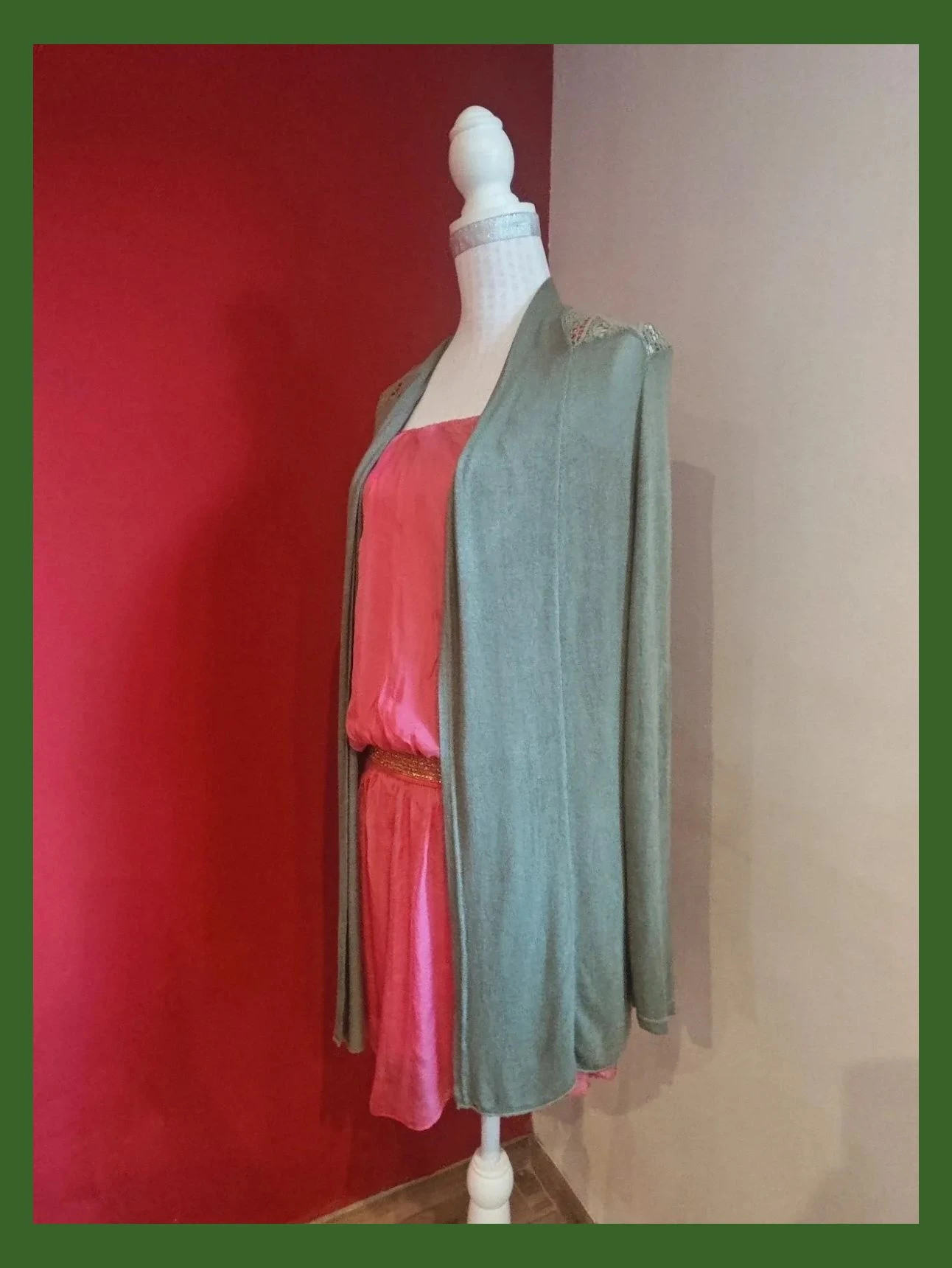 🌺Bonita chaqueta larga de punto fino verde oliva con blonda en la parte superior – Made In Italy – taille XL / 42 / 14 3