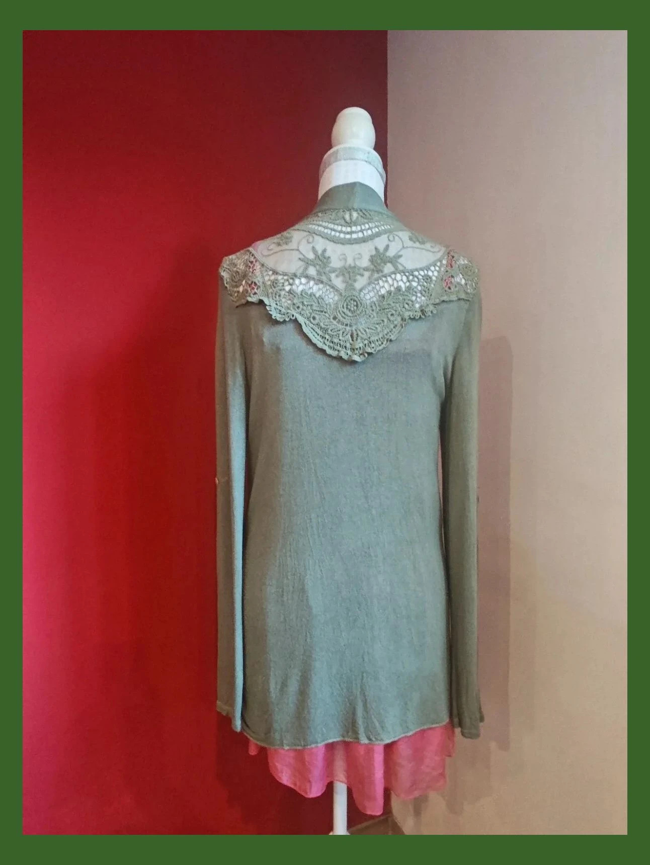 🌺Bonita chaqueta larga de punto fino verde oliva con blonda en la parte superior – Made In Italy – taille XL / 42 / 14 5