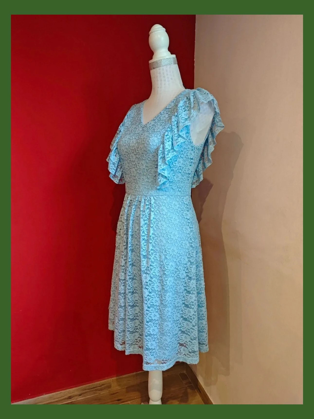 🌺Espectacular vestido de blonda elástica azul claro con volantes en los lados, talla M – Yumi – taille M / 38 / 10 3