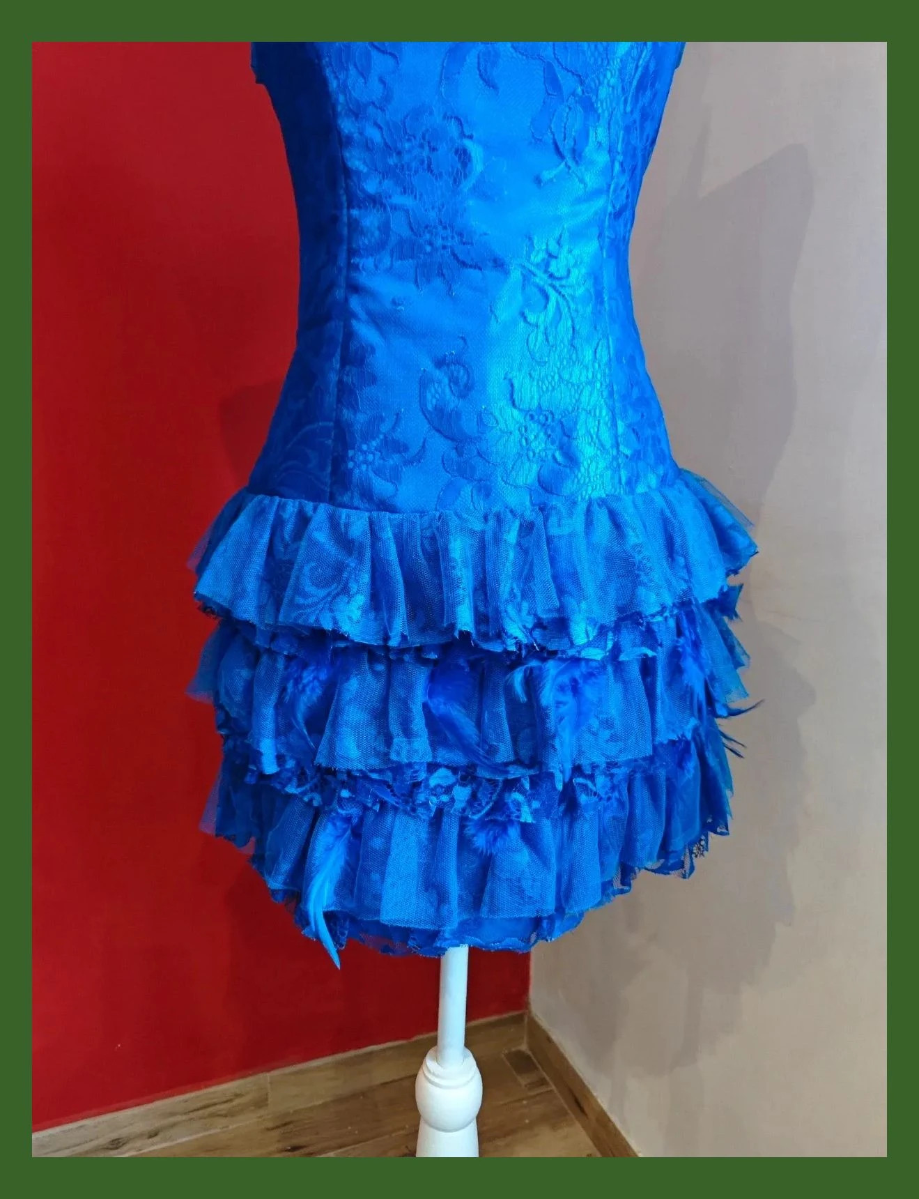 🌺 Divino vestido para eventos de blonda azulona con volantes y plumas – fabricado en España – taille S / 36 / 8 4