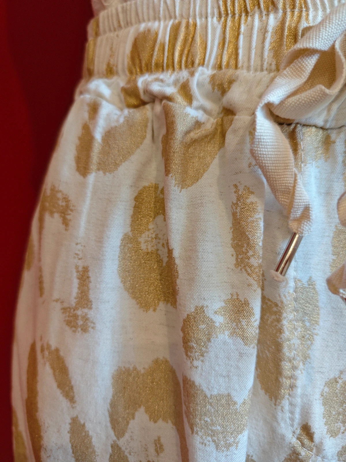 🌺 Pantalón comodisimo tono crema con huellas doradas 50%lino – Made In Italy – taille XL / 42 / 14 4