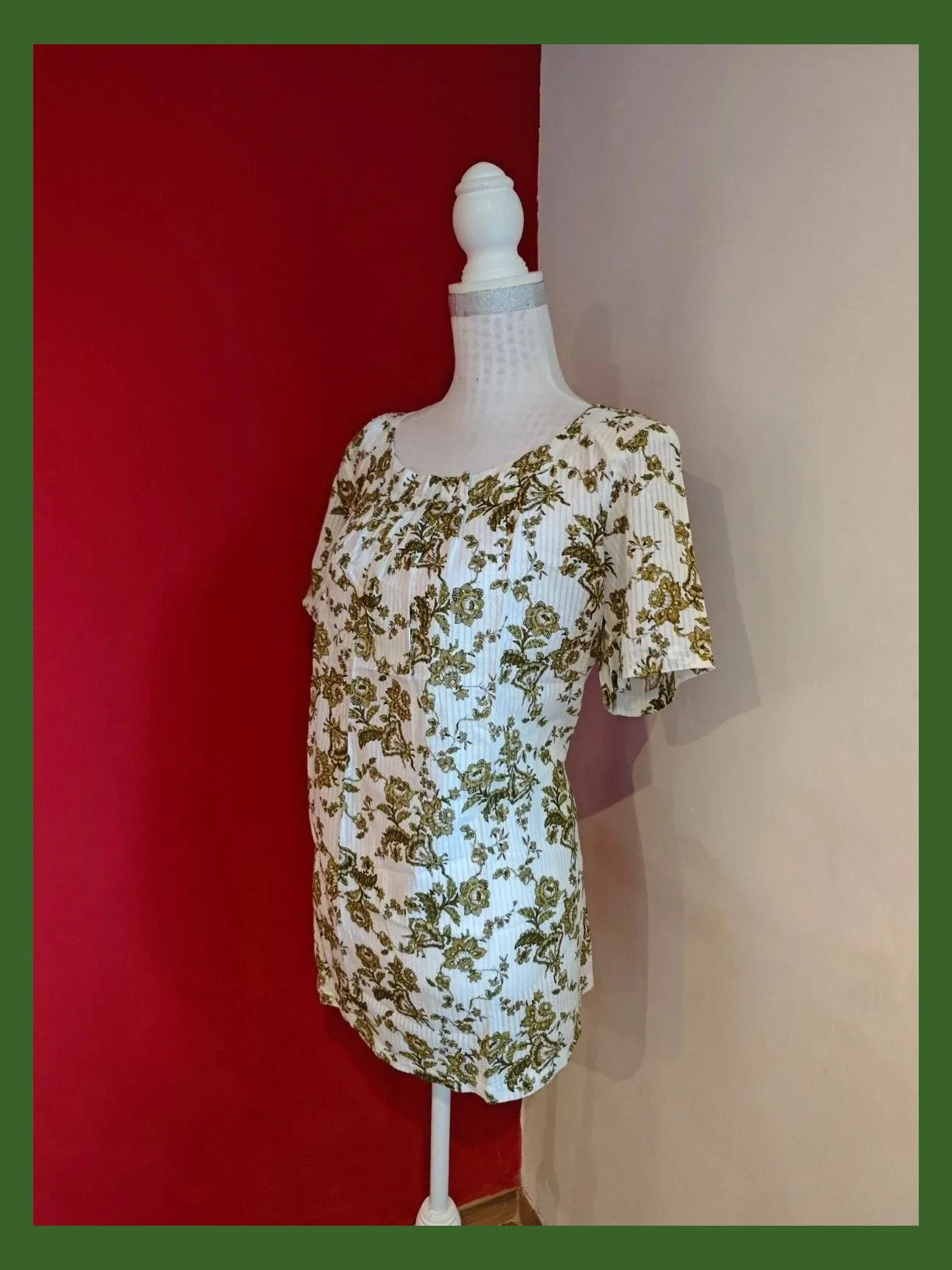 🌺 Camiseta blanca de algodón con estampado floral verde con pliegues en escote – Festa – taille 6XL / 52 / 24 2